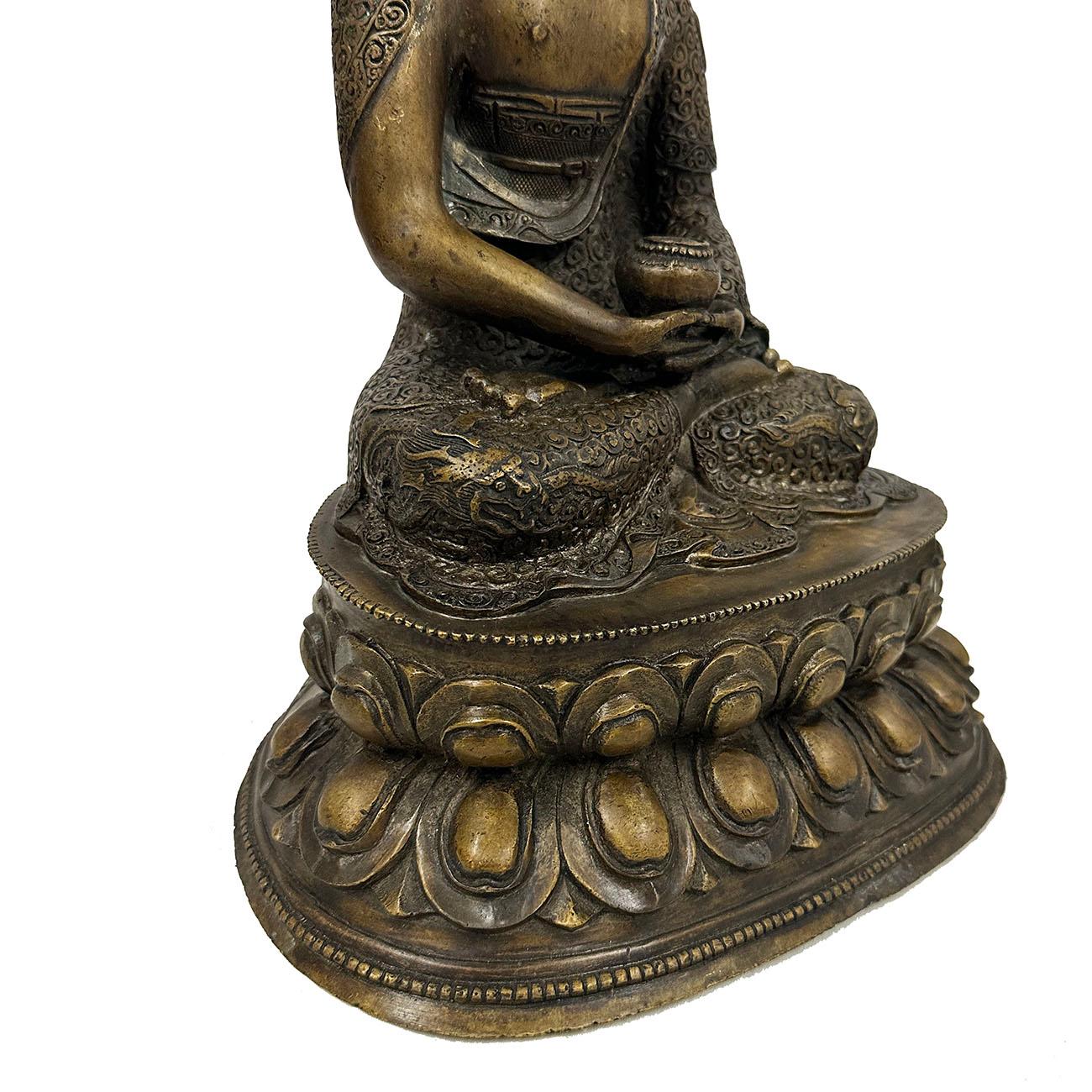 20th Century Antique Tibetan Carved Bronze Buddha Statue For Sale 5