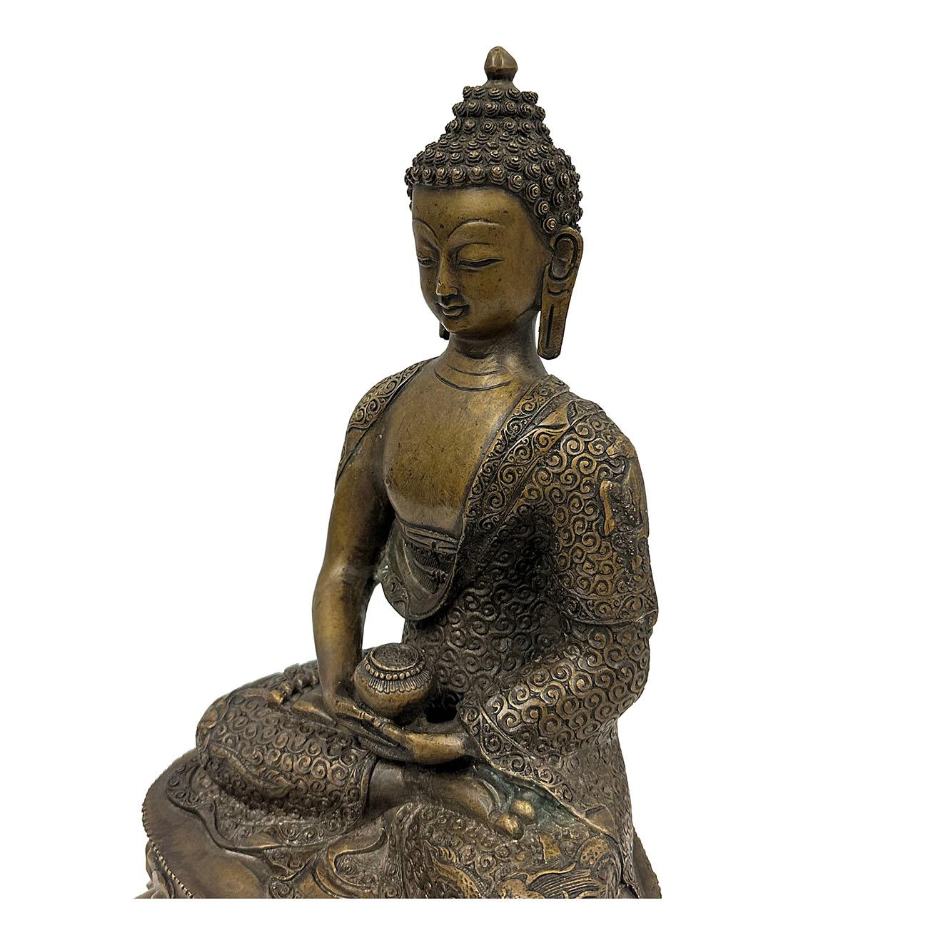 20th Century Antique Tibetan Carved Bronze Buddha Statue For Sale 1