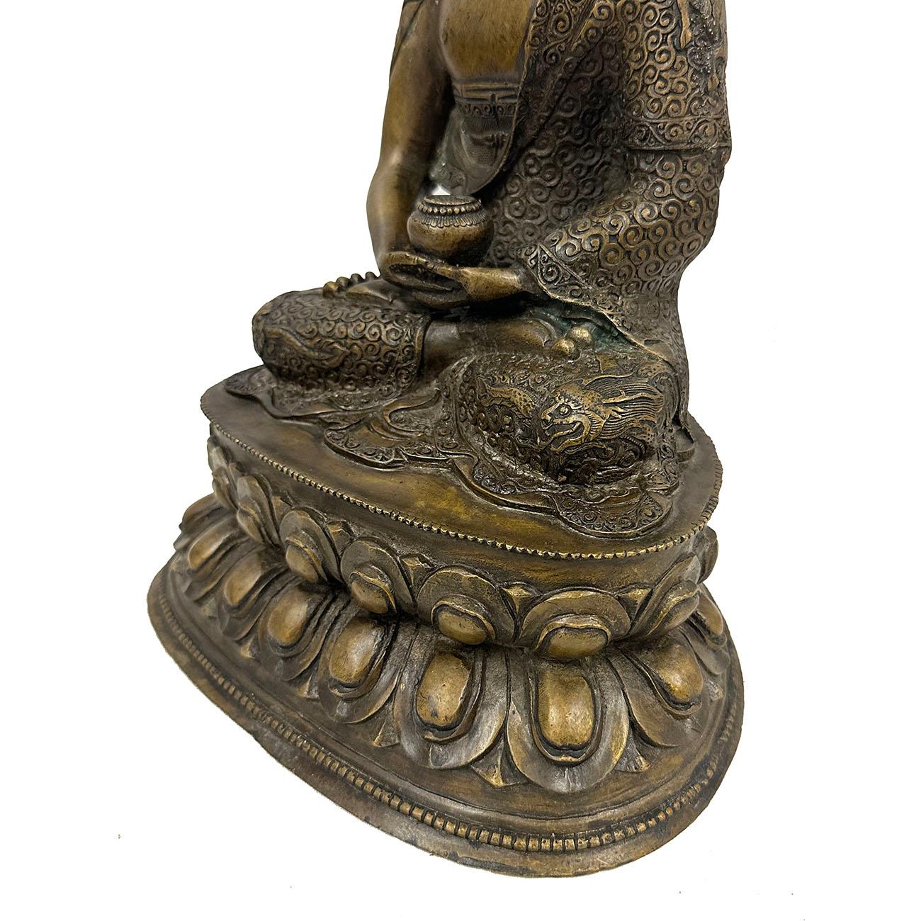 20th Century Antique Tibetan Carved Bronze Buddha Statue For Sale 2