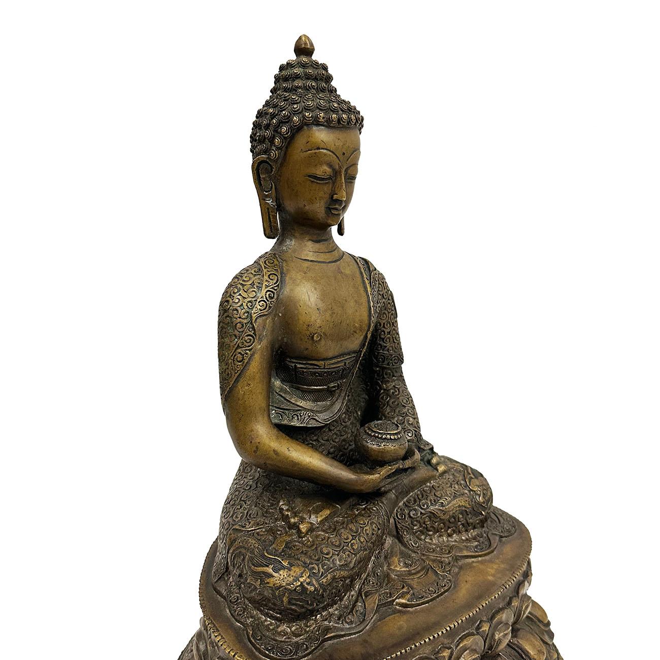 20th Century Antique Tibetan Carved Bronze Buddha Statue For Sale 4