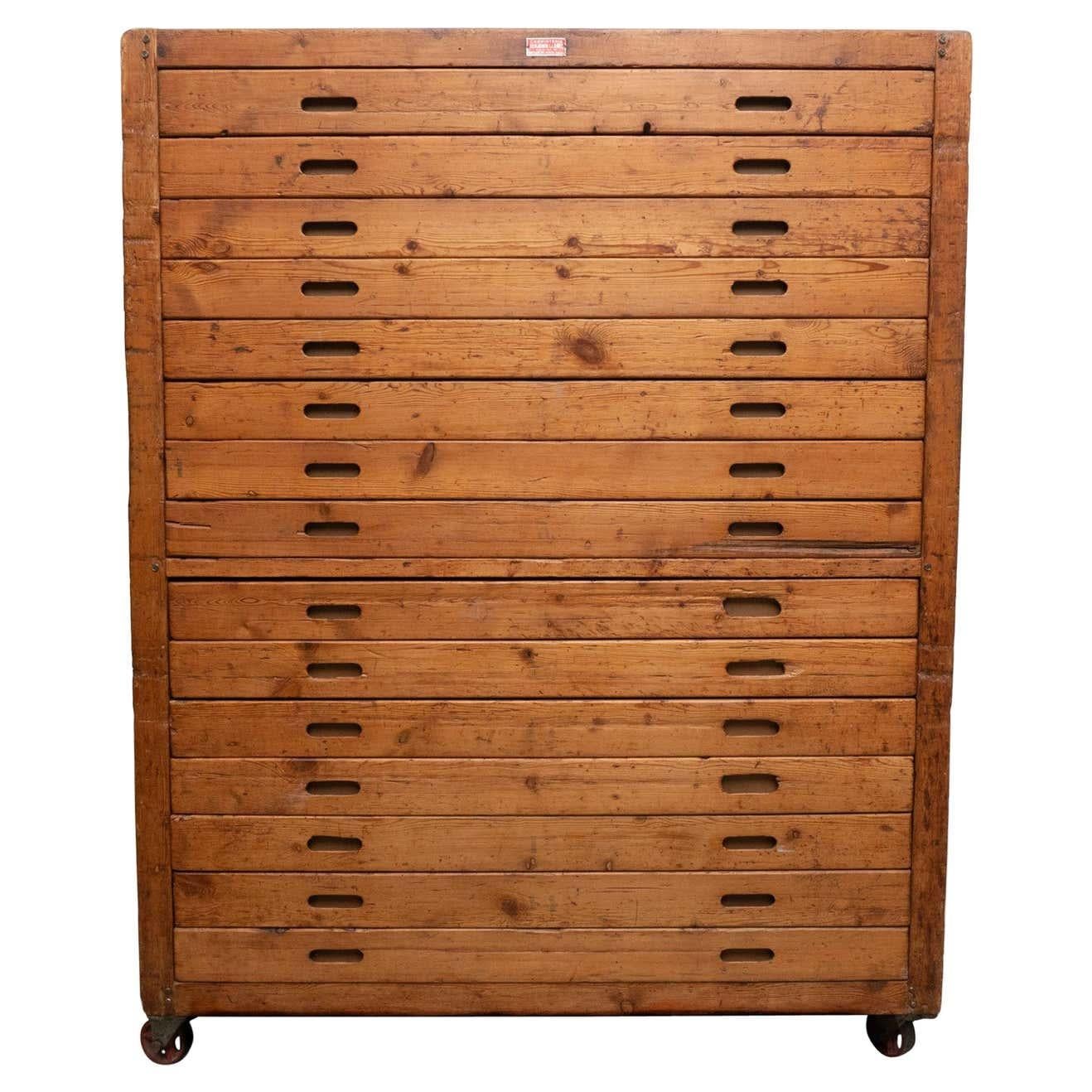 Bakery cabinet from 20th century.
Manufactured by Benjamin LLobet, Spain.

In original condition, with minor wear consistent with age and use, preserving a beautiful patina.

Materials:
Wood

Dimensions:
D 65 cm x W 154 cm x H 198 cm.
