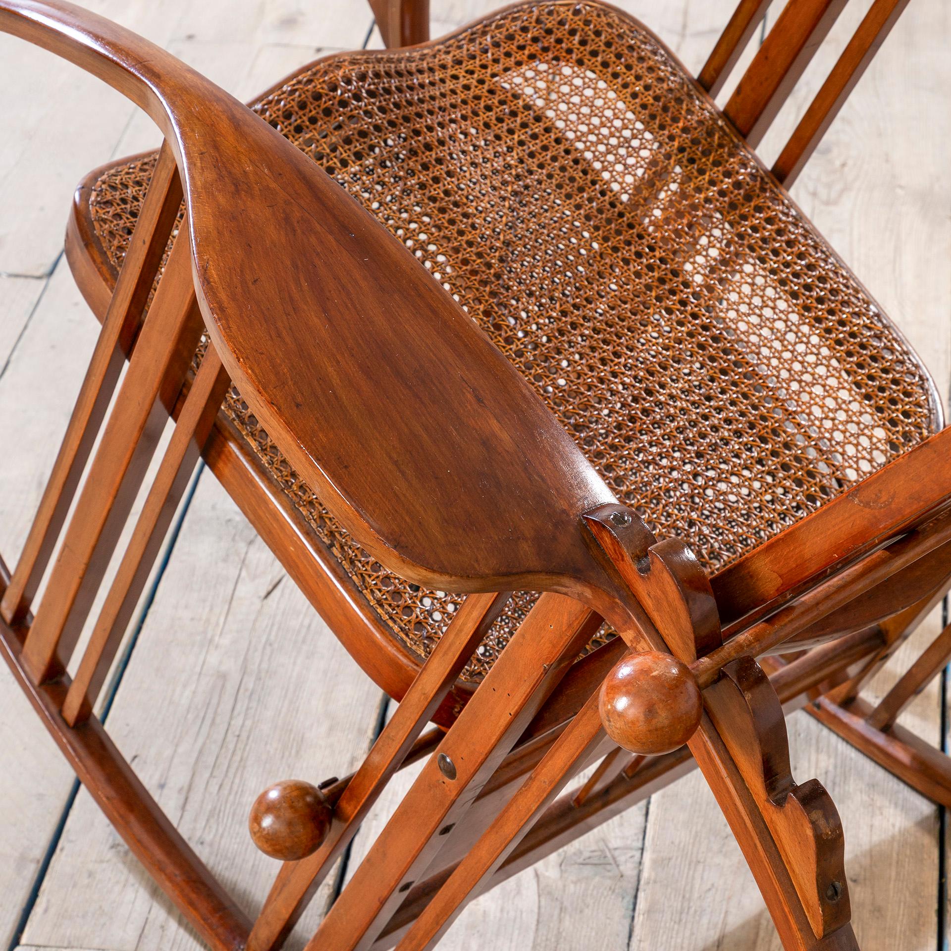 Early 20th Century 20th Century, Antonio Volpe Wooden Rocking Chair in vendita