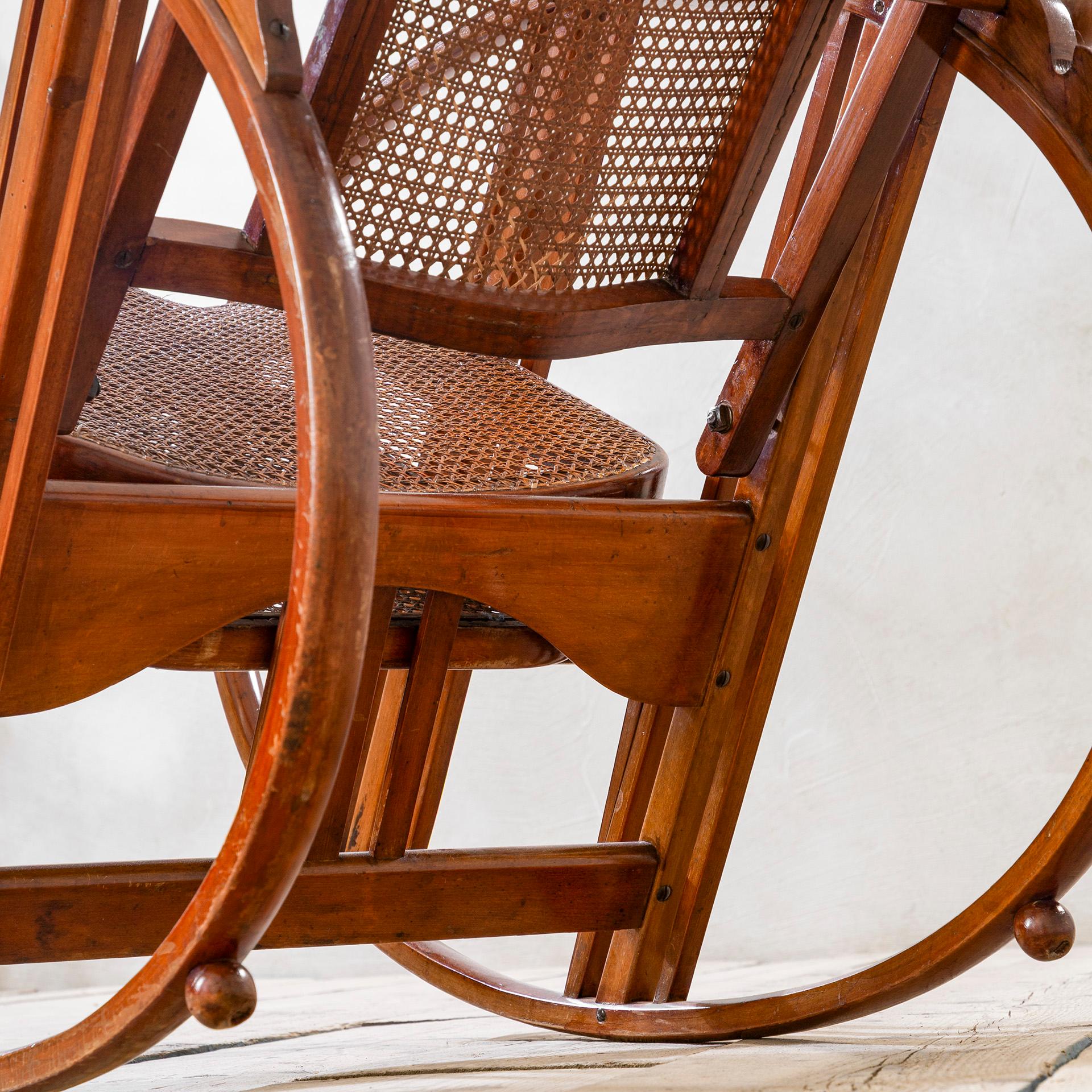Legno 20th Century, Antonio Volpe Wooden Rocking Chair in vendita
