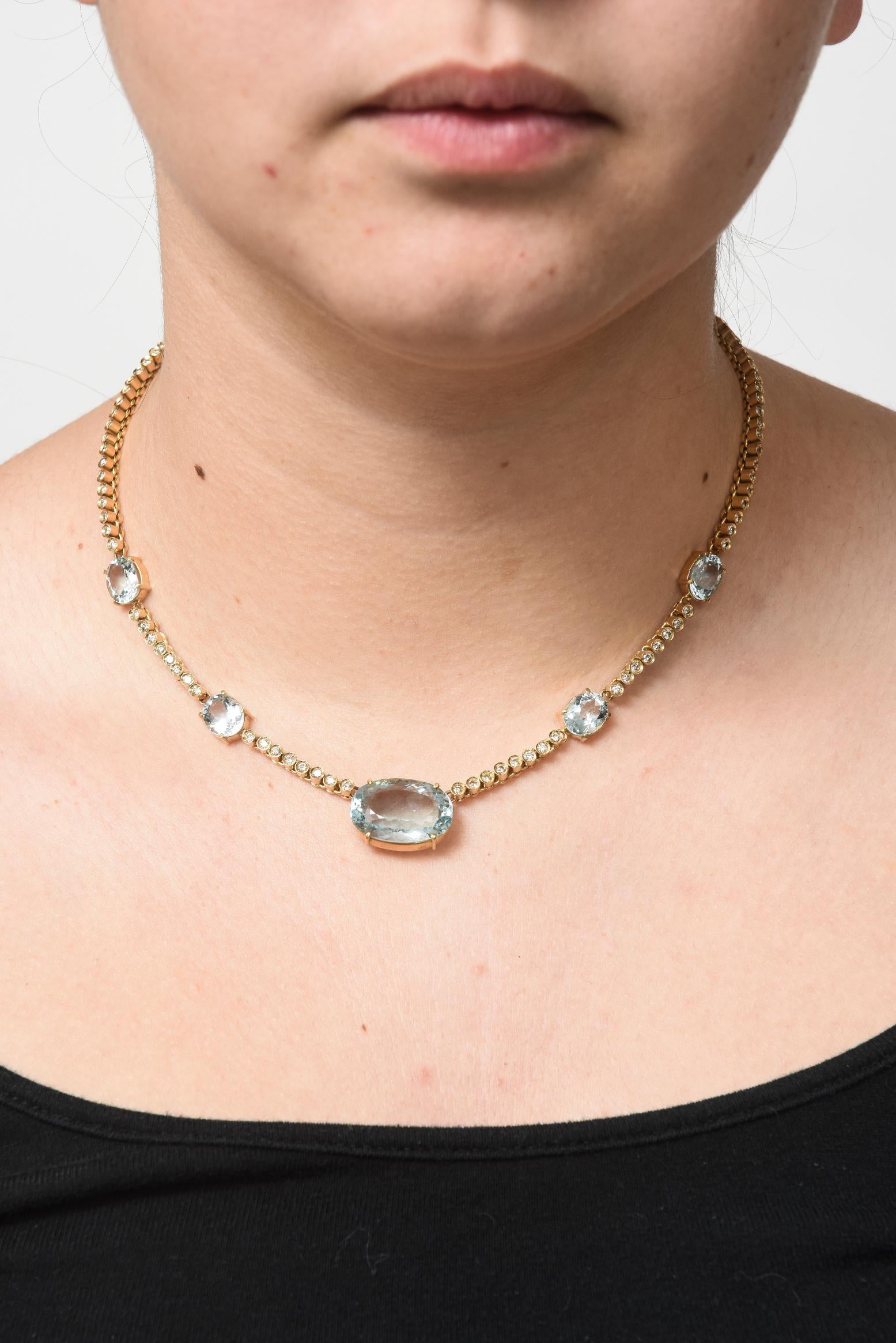 Halskette aus Gelbgold mit Aquamarin und Diamant aus dem 20. Jahrhundert im Angebot 6