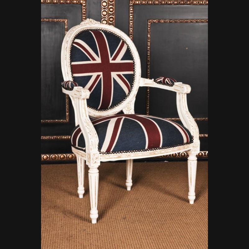 20th century armchair in Louis XVI style - Ralph Lauren style

Solid beechwood, set. Cambered and carved frame on fluted, pointed legs. Curly armrests. Straight supports with applied acanthus leaves. Rising armrests in oval back frame ending in