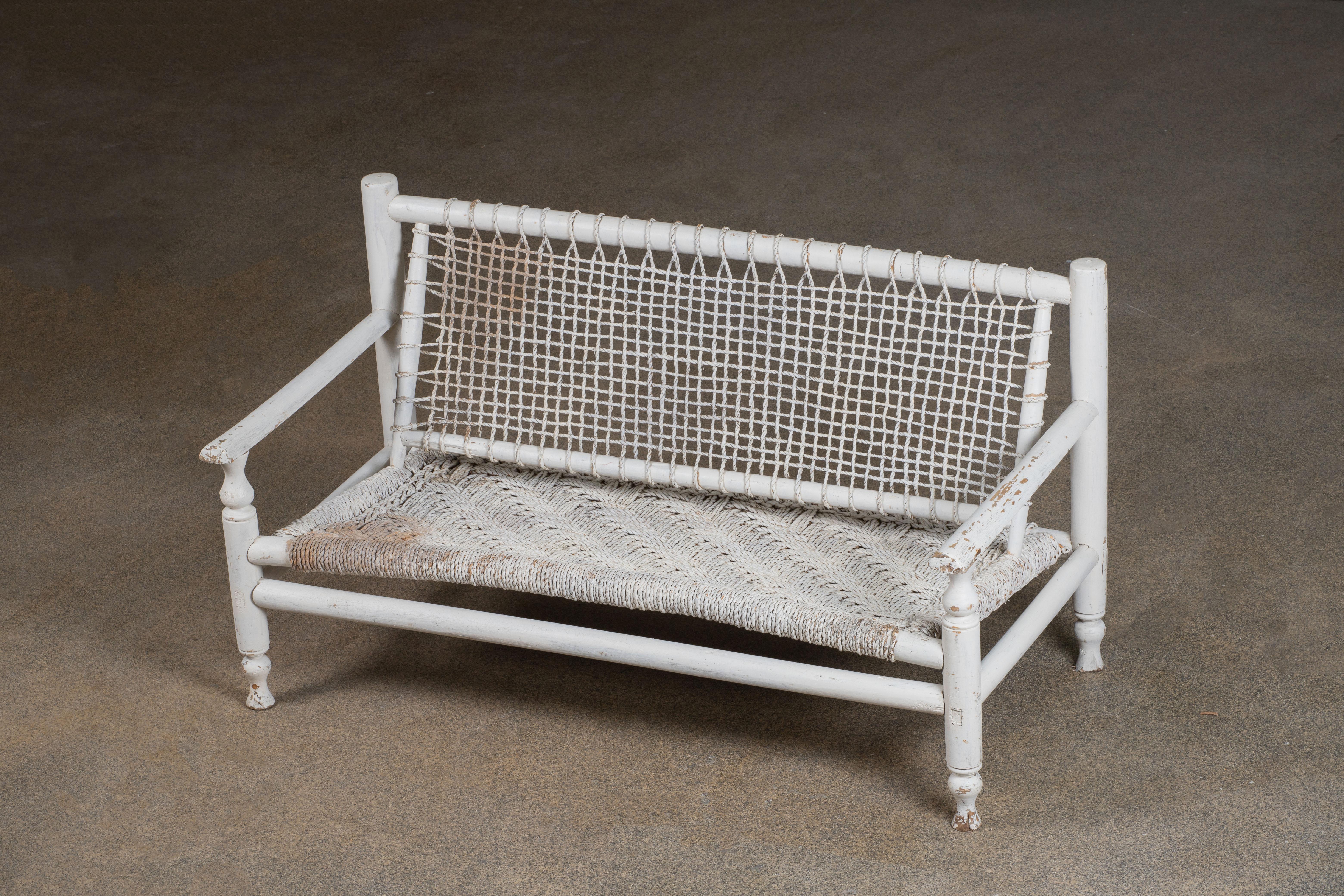 Adrien AUDOUX and Frida MINET (XXth)
Low bench with structure in beech (repainted in white) and seat and backrest in stretched rope.
Show signs of use, nice patina.
Editor: Vibo, circa 1960.
 