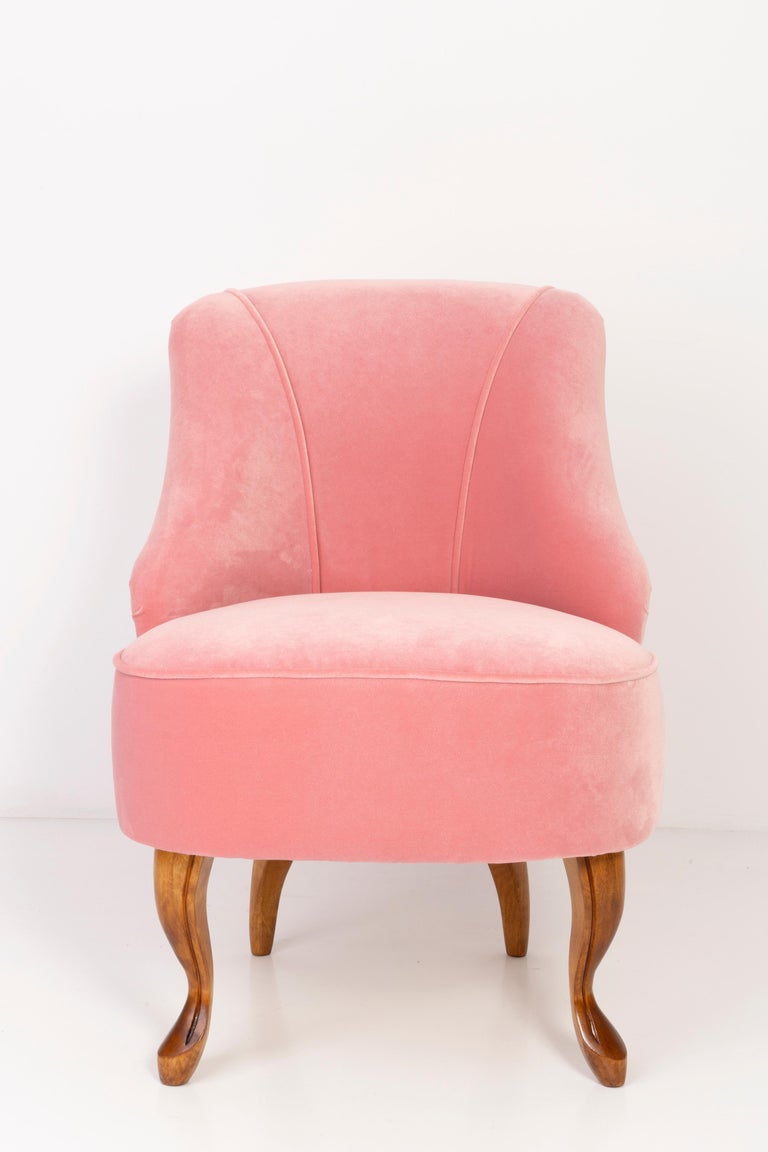 An unusual chair with organic shapes. A spring seat, very comfortable. After full carpentry and upholstery renovation. Padded with high-quality velour velvet (color 21). It was produced in the 1950s. We can prepare this armchair also in another