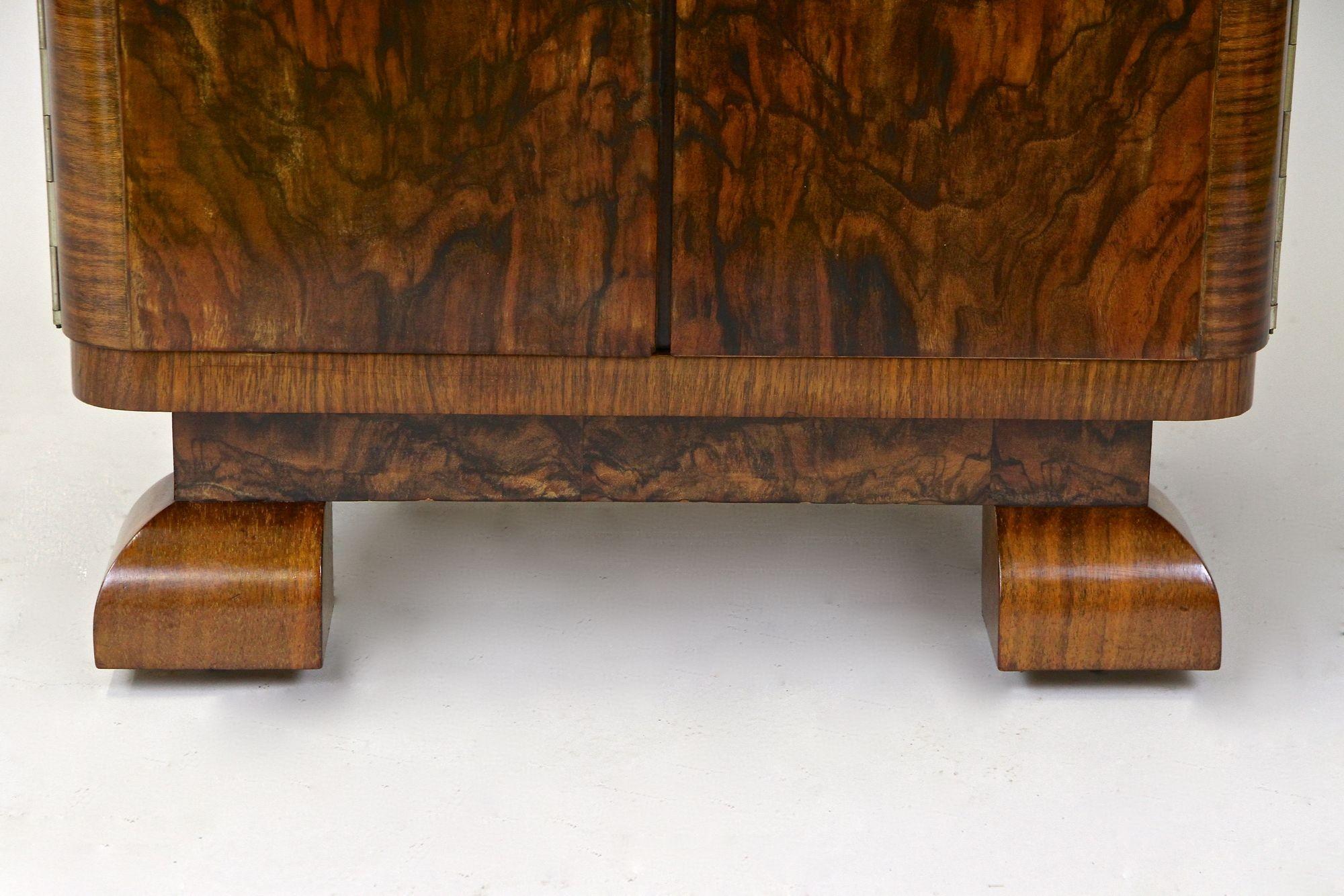 20th Century Art Deco Bar Cabinet/ Commode Burr Walnut, Austria, circa 1925 4