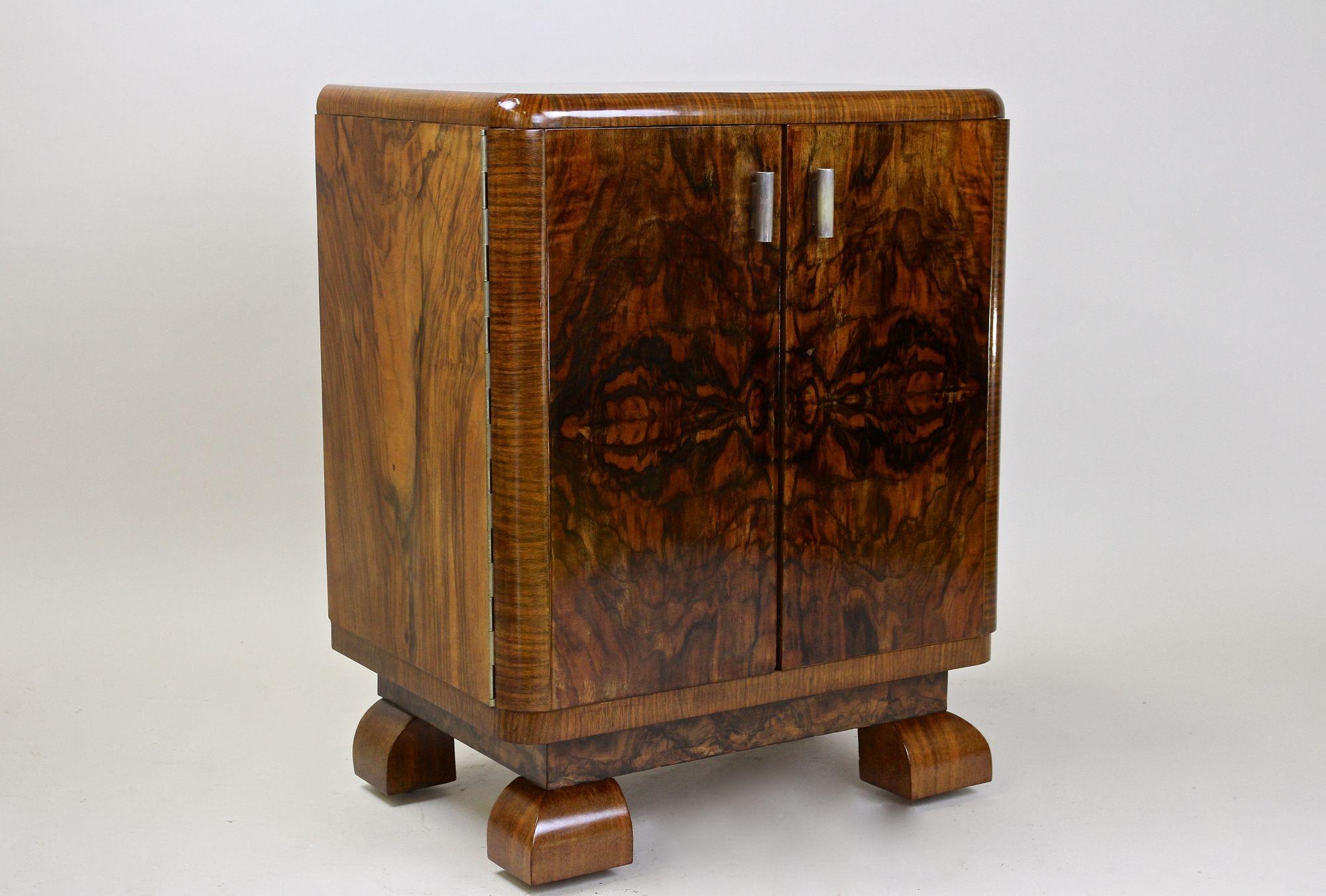 20th Century Art Deco Bar Cabinet/ Commode Burr Walnut, Austria, circa 1925 5