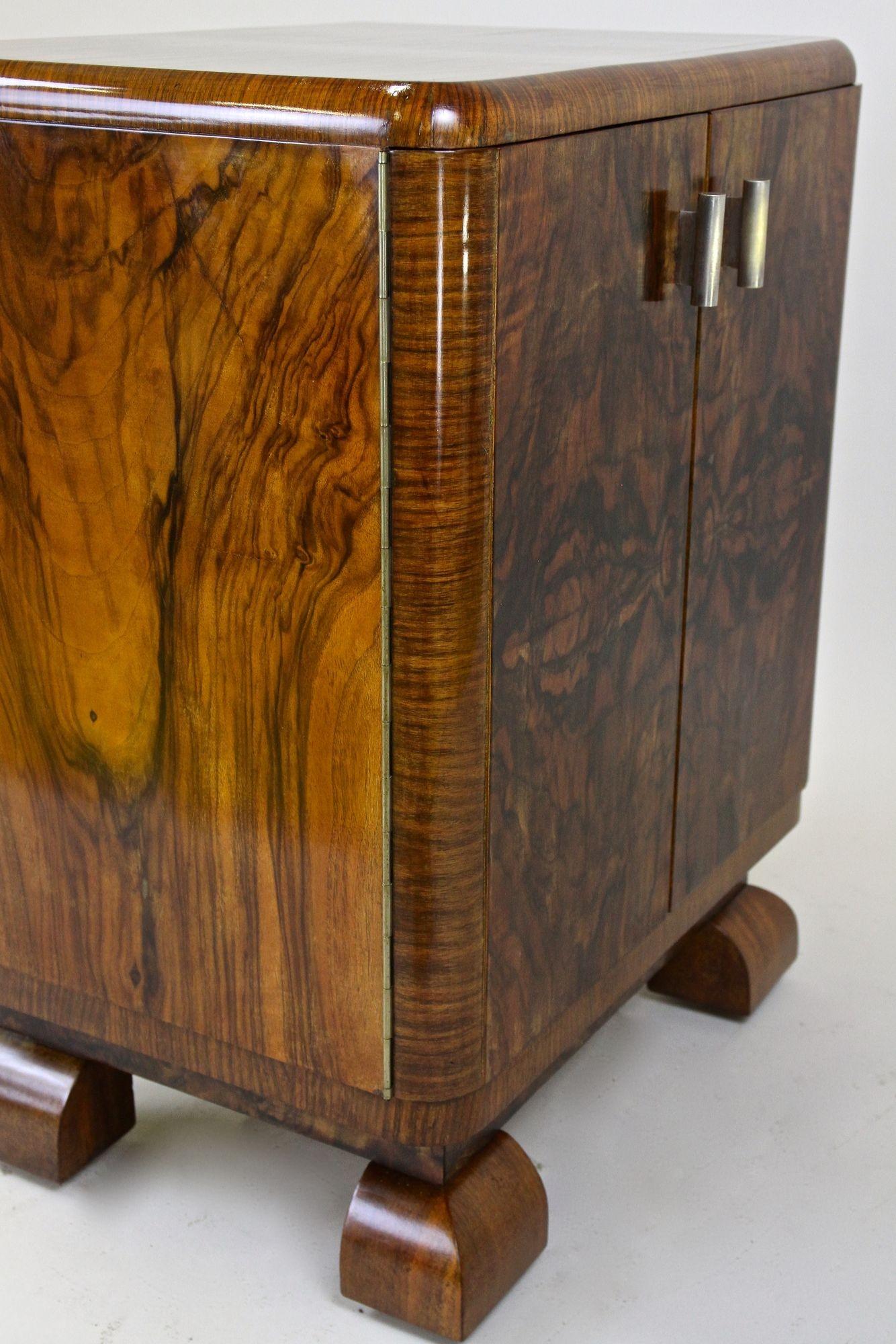 20th Century Art Deco Bar Cabinet/ Commode Burr Walnut, Austria, circa 1925 6