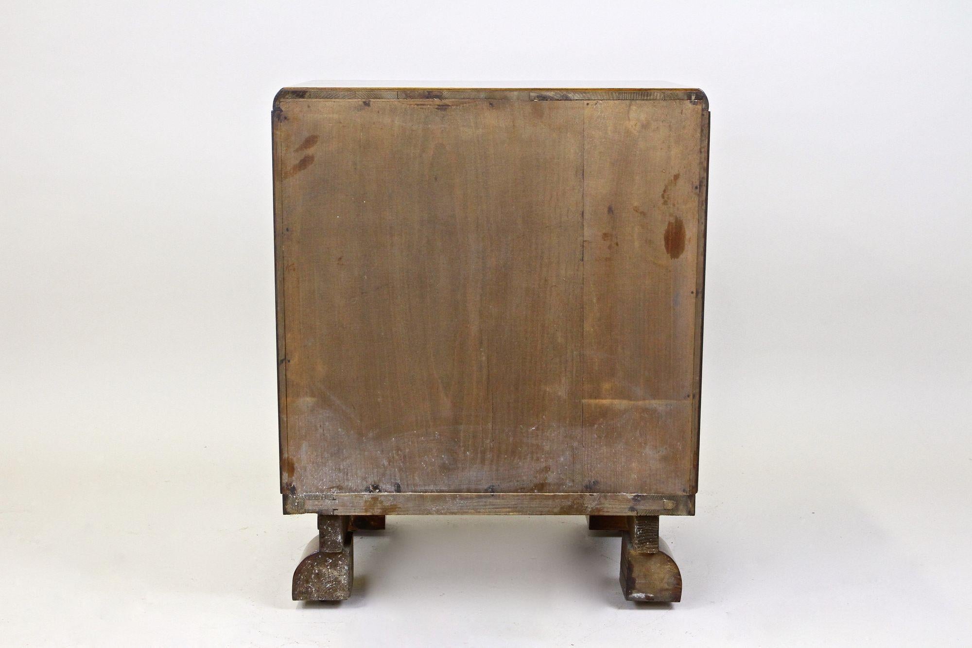 20th Century Art Deco Bar Cabinet/ Commode Burr Walnut, Austria, circa 1925 9