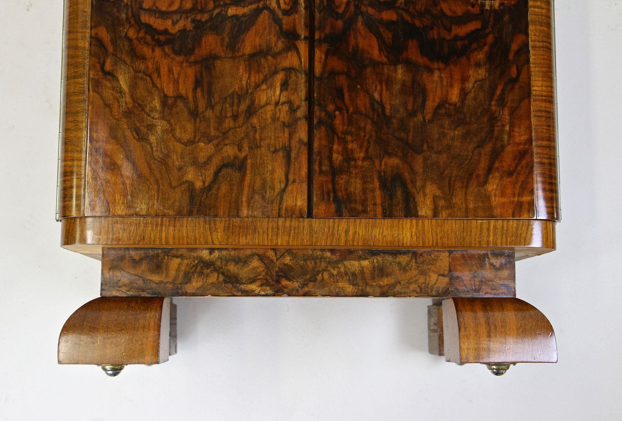 20th Century Art Deco Bar Cabinet/ Commode Burr Walnut, Austria, circa 1925 12