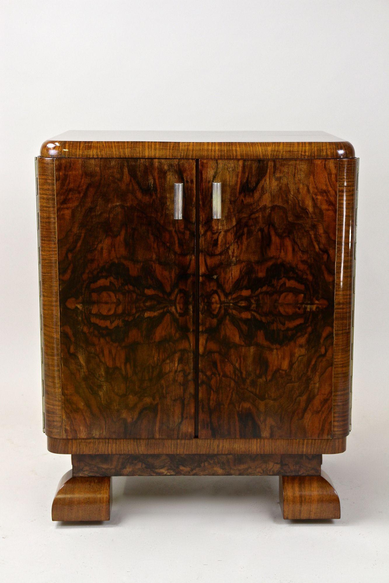 From the Art Deco period around 1925 in Austria comes this breathtaking veneered small Art Deco bar cabinet or commode. Perfectly restored in our restoration workshops, this unique commode/ bar cabinet was made with fine burr walnut showing an