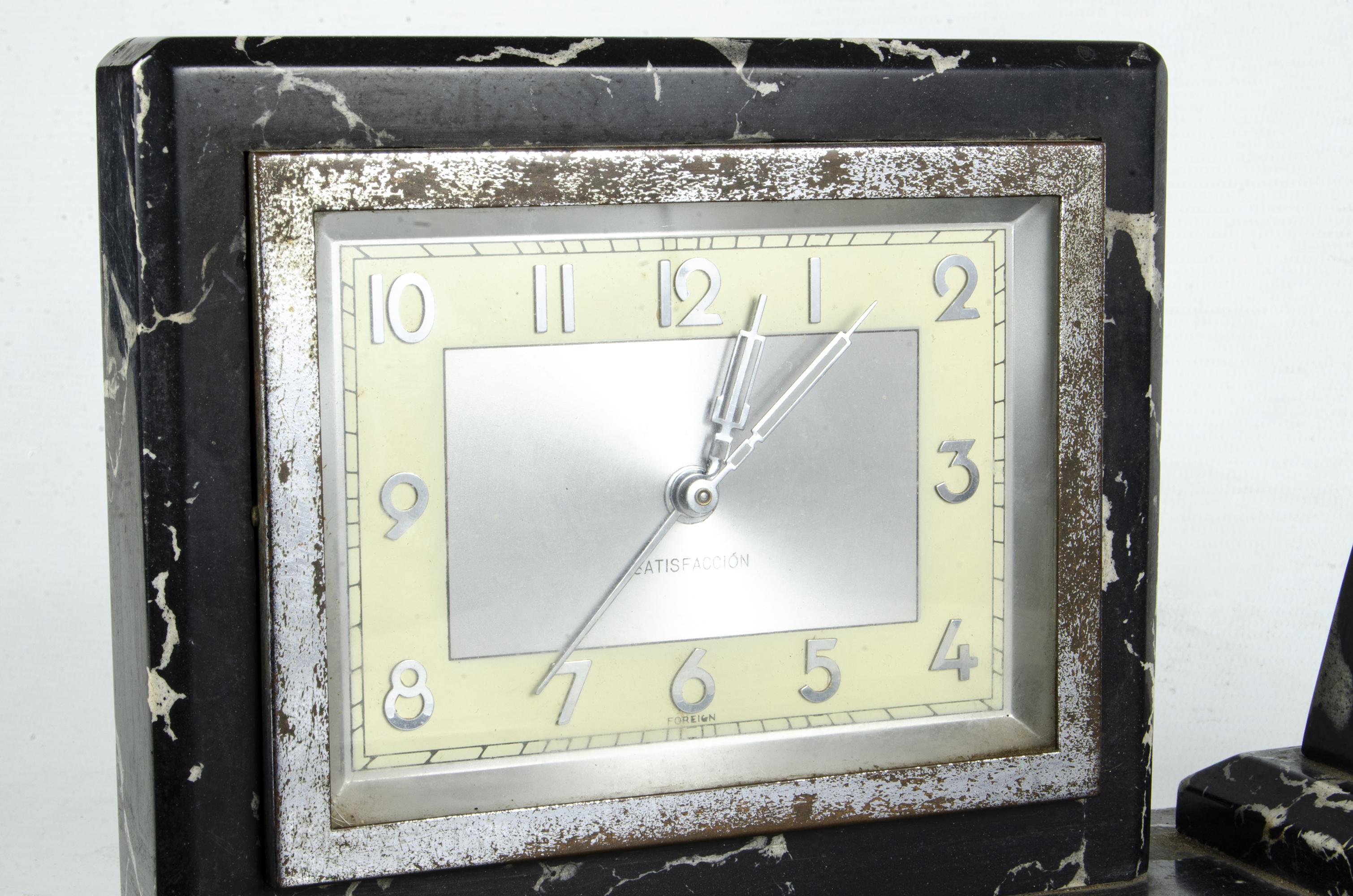 20th Century Art Déco Black Marble Desk Clock and Inkwells with Base, France (Französisch) im Angebot