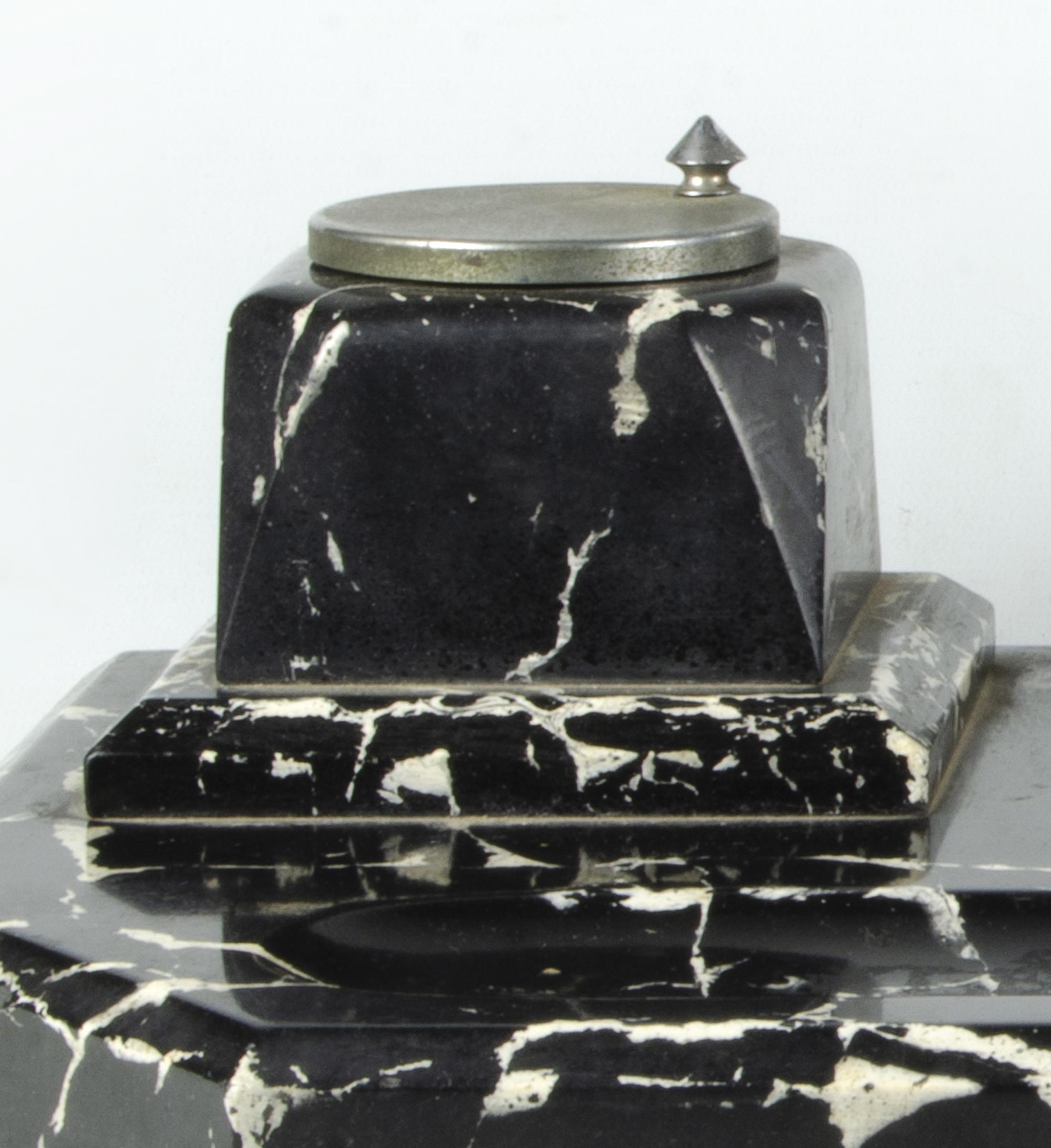 20th Century Art Déco Black Marble Desk Clock and Inkwells with Base, France im Zustand „Gut“ im Angebot in North Miami, FL