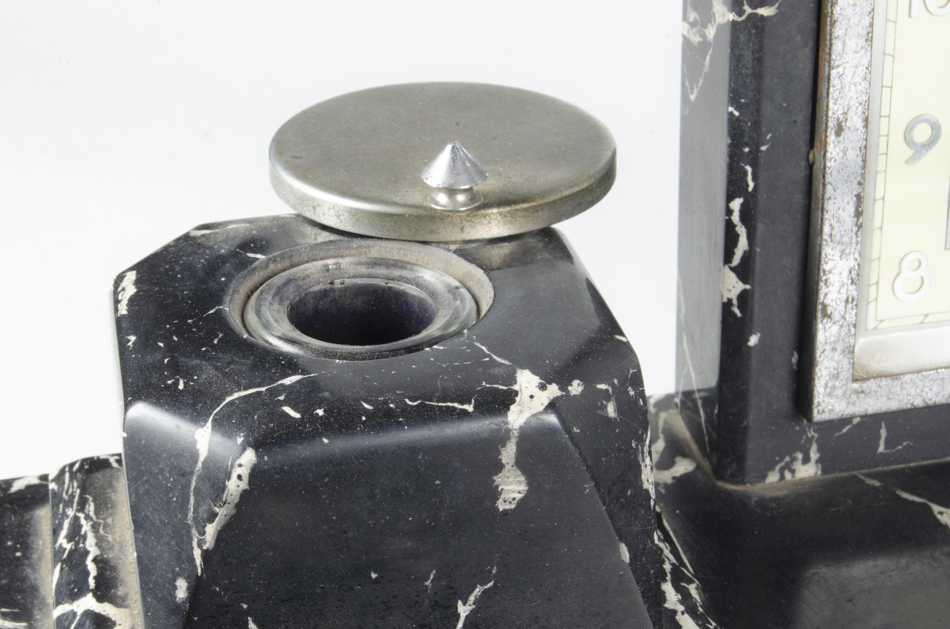 20th Century Art Déco Black Marble Desk Clock and Inkwells with Base, France (20. Jahrhundert) im Angebot