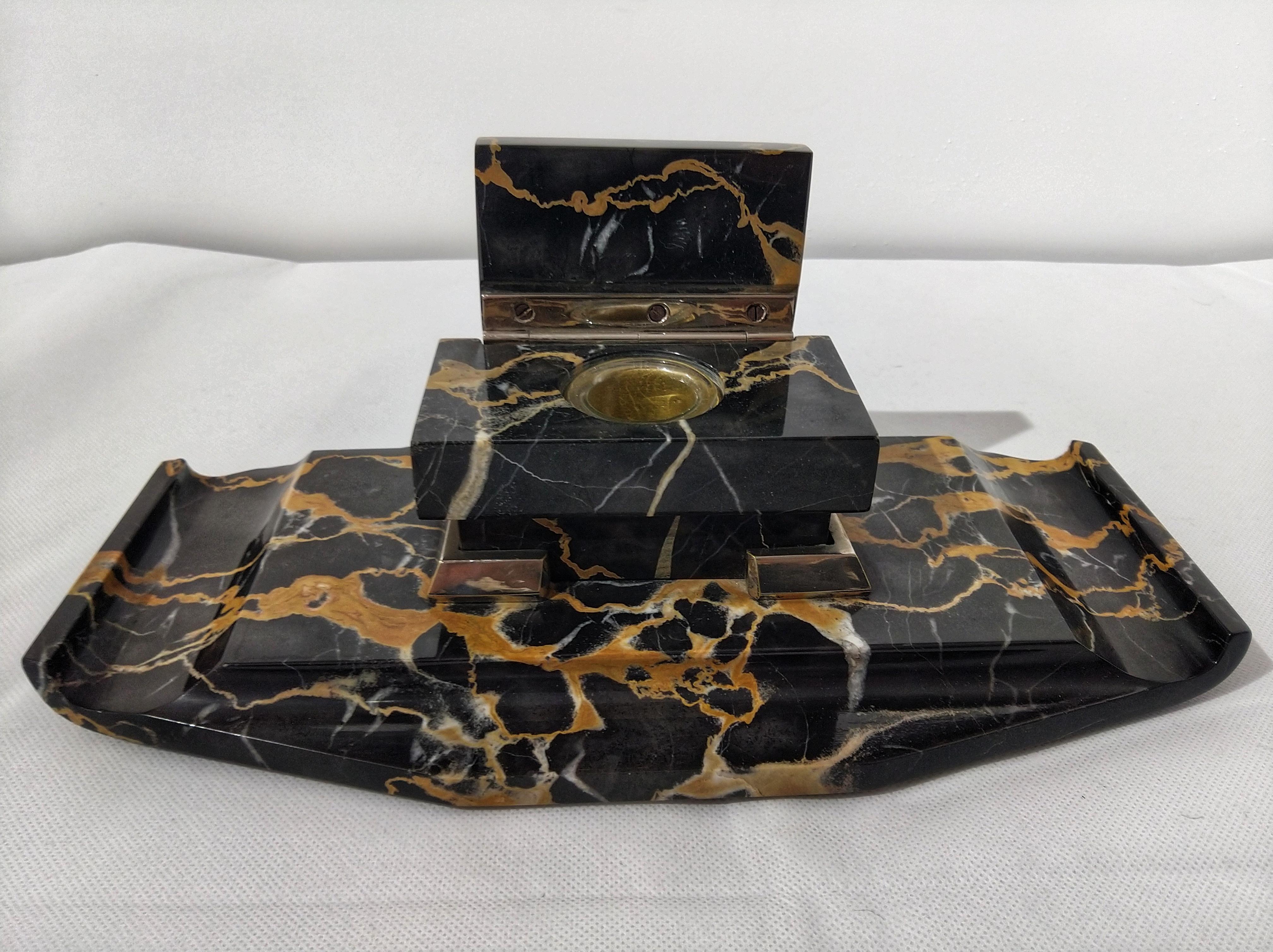 Elegant Art Deco Italian inkwell with black and gold portoro marble.

The marble Nero Portoro (black and gold marble) is a natural black stone with unique intense golden veins. This rock is very elegant and refined, one of the most luxurious