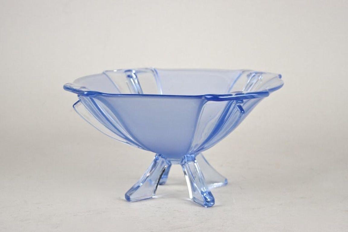 Austriaco Ciotola in vetro blu Art Deco del XX secolo, Austria, 1920 circa in vendita