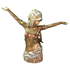 Figure Art Déco du XXe siècle en bois sculpté