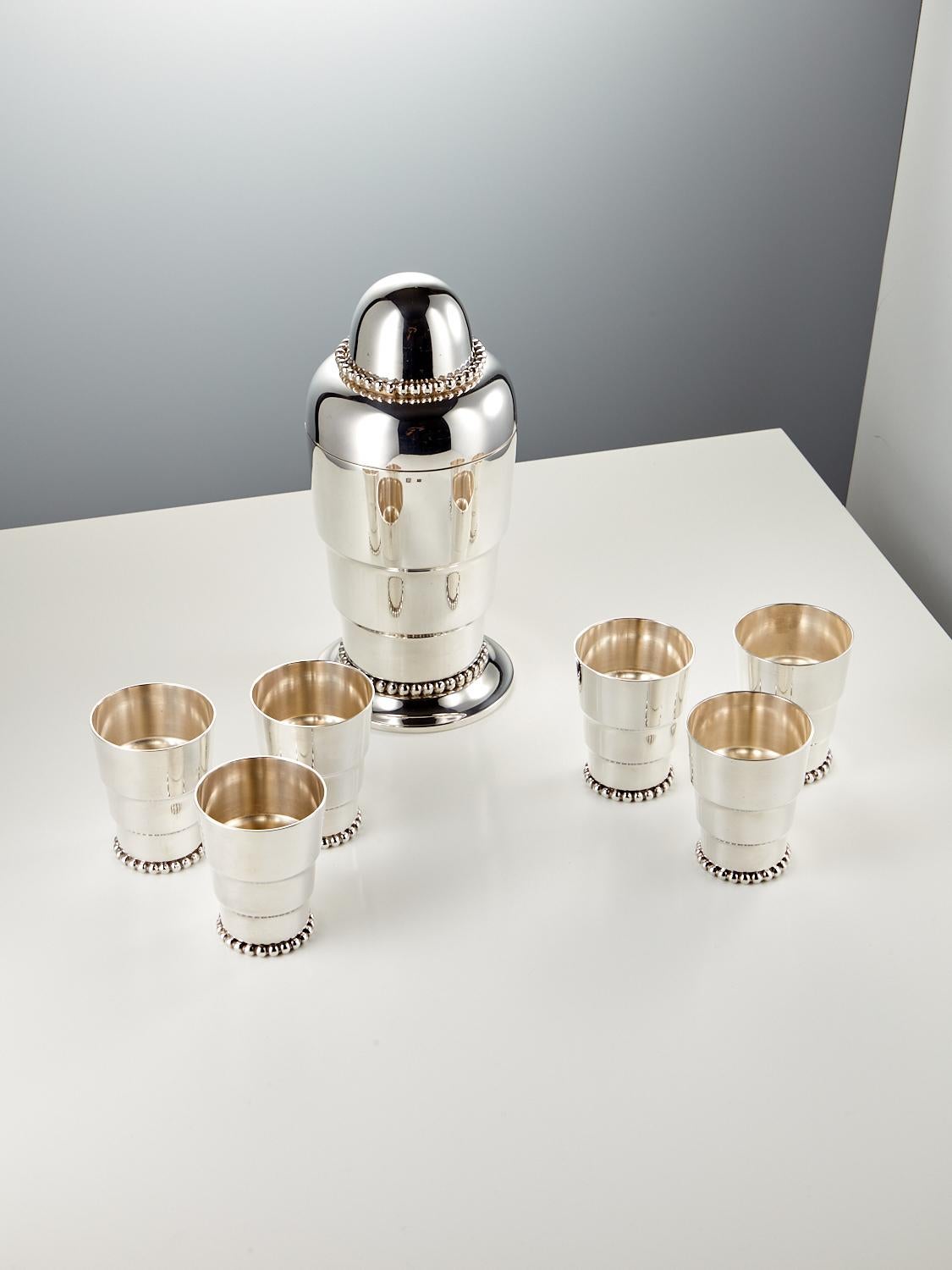 A 20th Century Art Deco Cocktail shaker set with six cups Date, Circa 1920. Origin Austria.

A wonderful decorative large cocktail shaker with matching beakers. The set is of a great quality and in excellent condition.
The shaker is a great size and