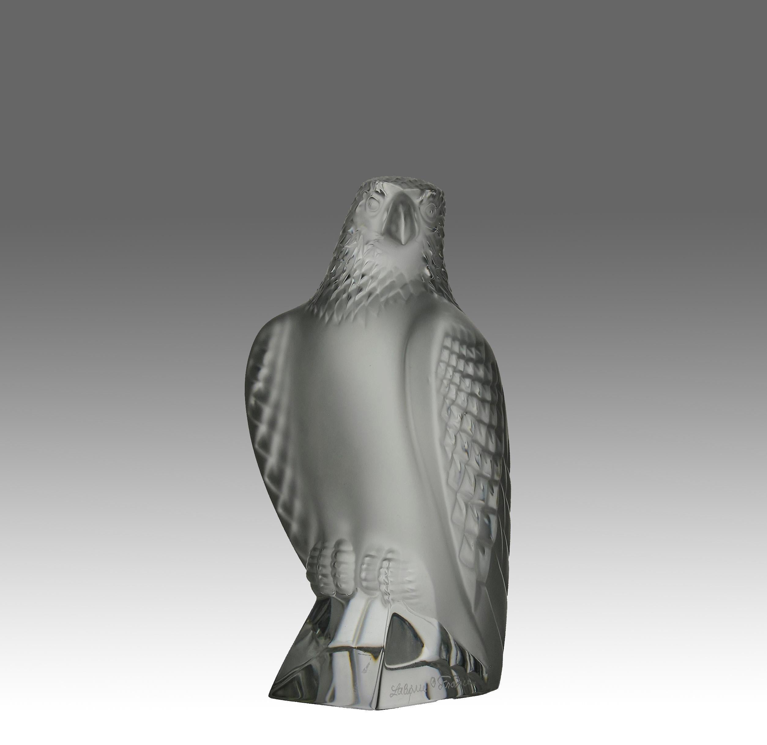 Un impressionante studio in vetro trasparente e smerigliato della metà del XX secolo raffigurante un'aquila a riposo. La figura in vetro presenta eccellenti dettagli superficiali rifiniti a mano, firmati Lalique France.

INFORMAZIONI