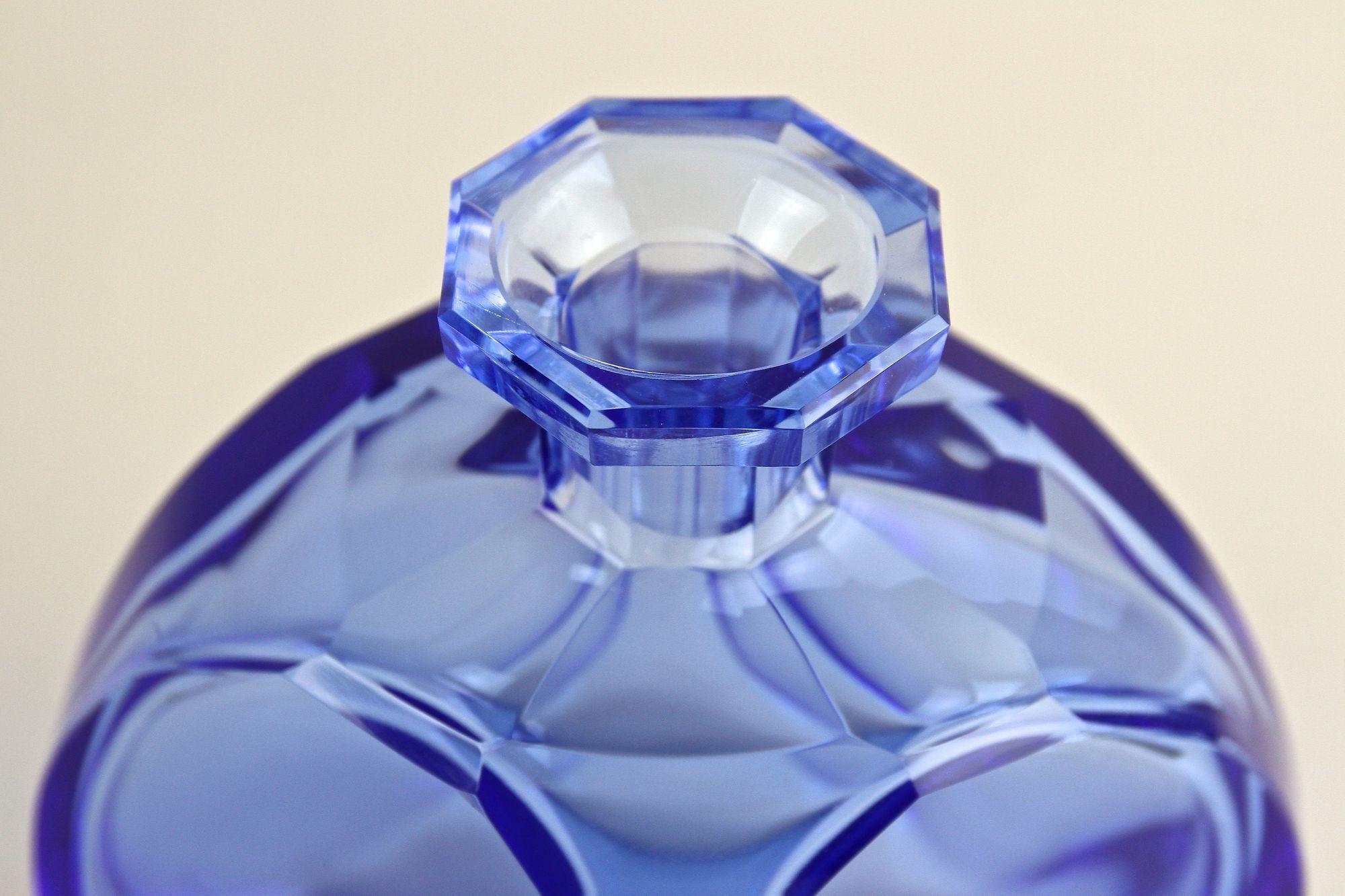 Ensemble carafe/ensemble à liqueur Art Déco du 20e siècle avec 5 verres, CZ vers 1920 en vente 10