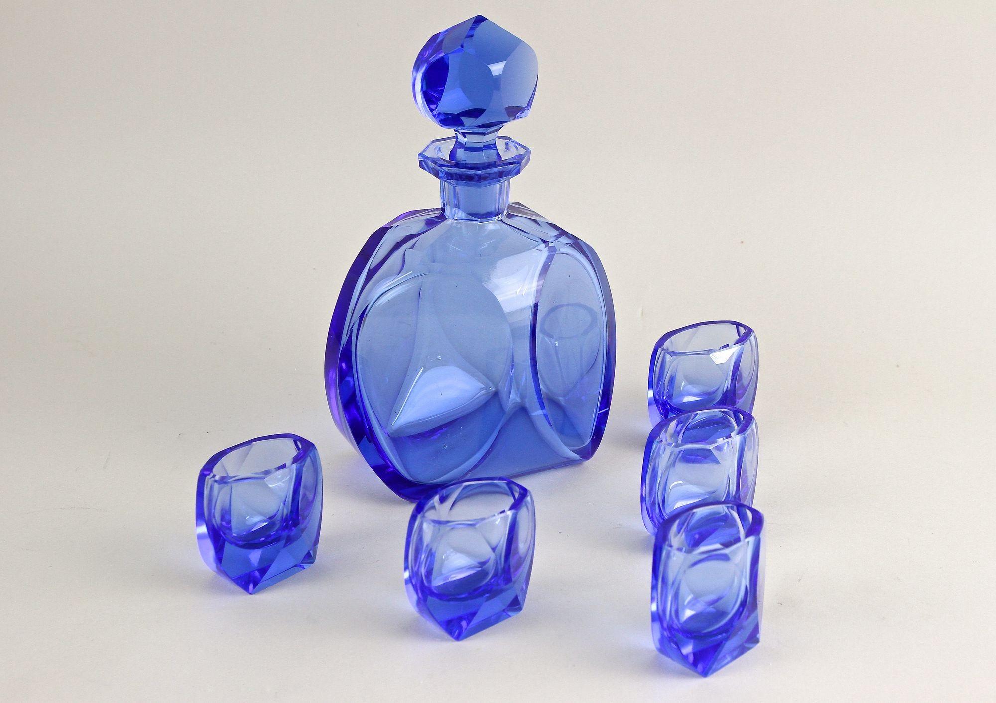 Ensemble carafe/ensemble à liqueur Art Déco du 20e siècle avec 5 verres, CZ vers 1920 en vente 13
