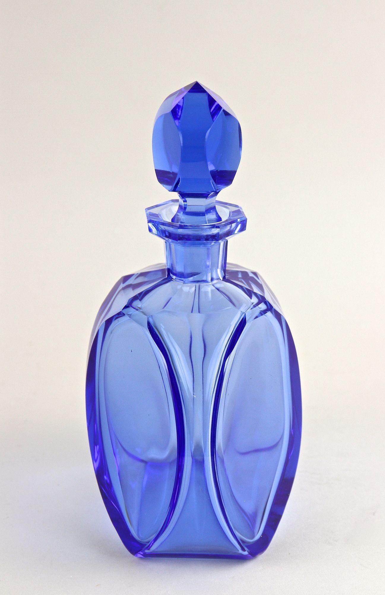 Ensemble carafe/ensemble à liqueur Art Déco du 20e siècle avec 5 verres, CZ vers 1920 Bon état - En vente à Lichtenberg, AT