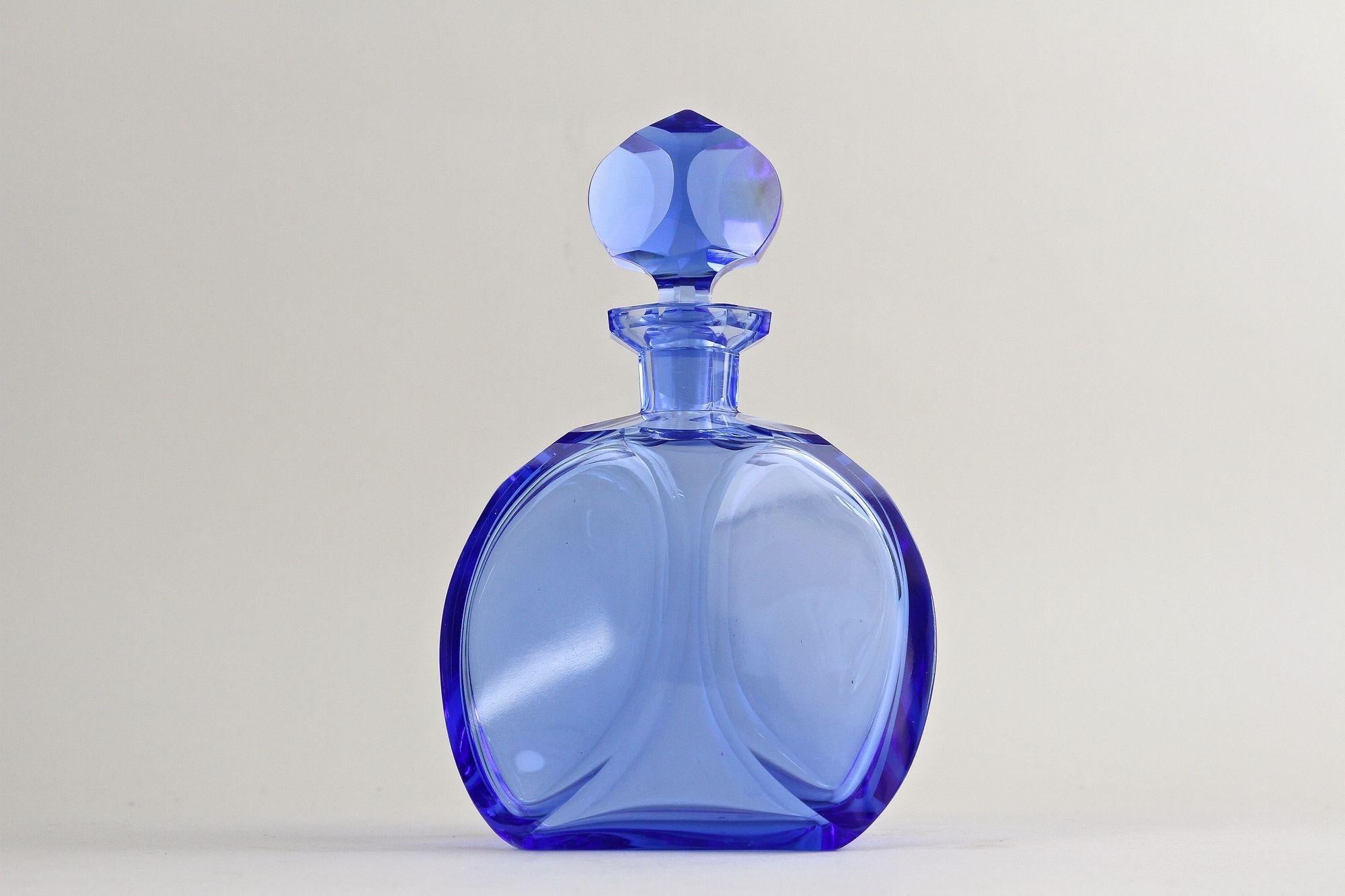 Verre taillé Ensemble carafe/ensemble à liqueur Art Déco du 20e siècle avec 5 verres, CZ vers 1920 en vente