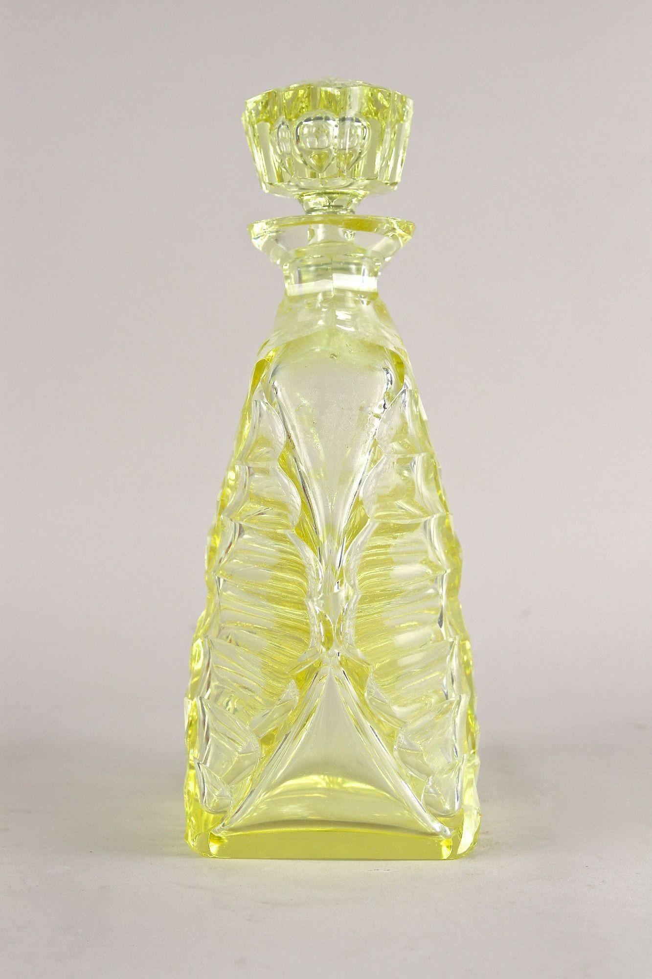 Ensemble carafe/ensemble à liqueur Art Déco du 20e siècle avec 6 verres à liqueur, CZ vers 1920 en vente 8