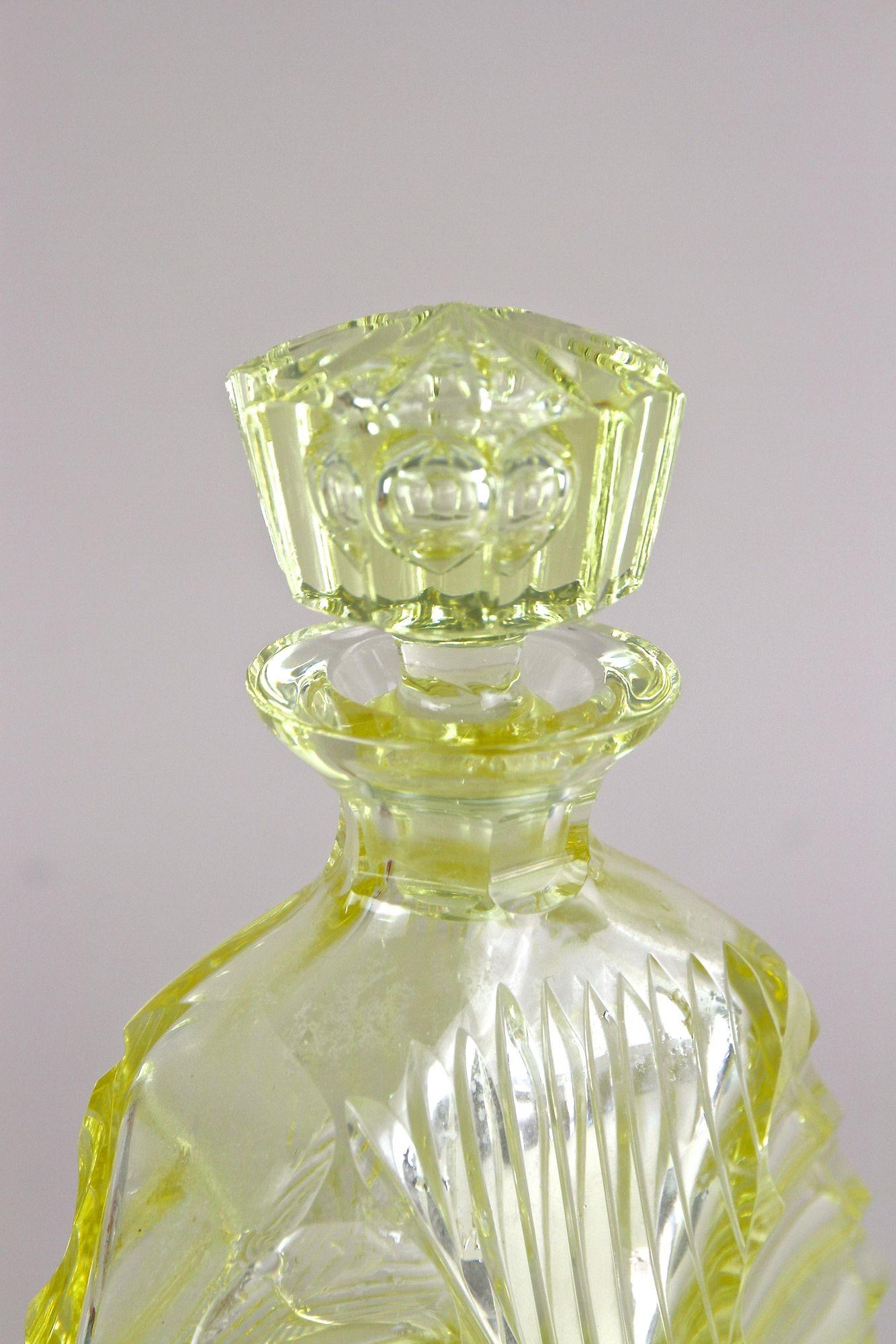 Ensemble carafe/ensemble à liqueur Art Déco du 20e siècle avec 6 verres à liqueur, CZ vers 1920 en vente 14