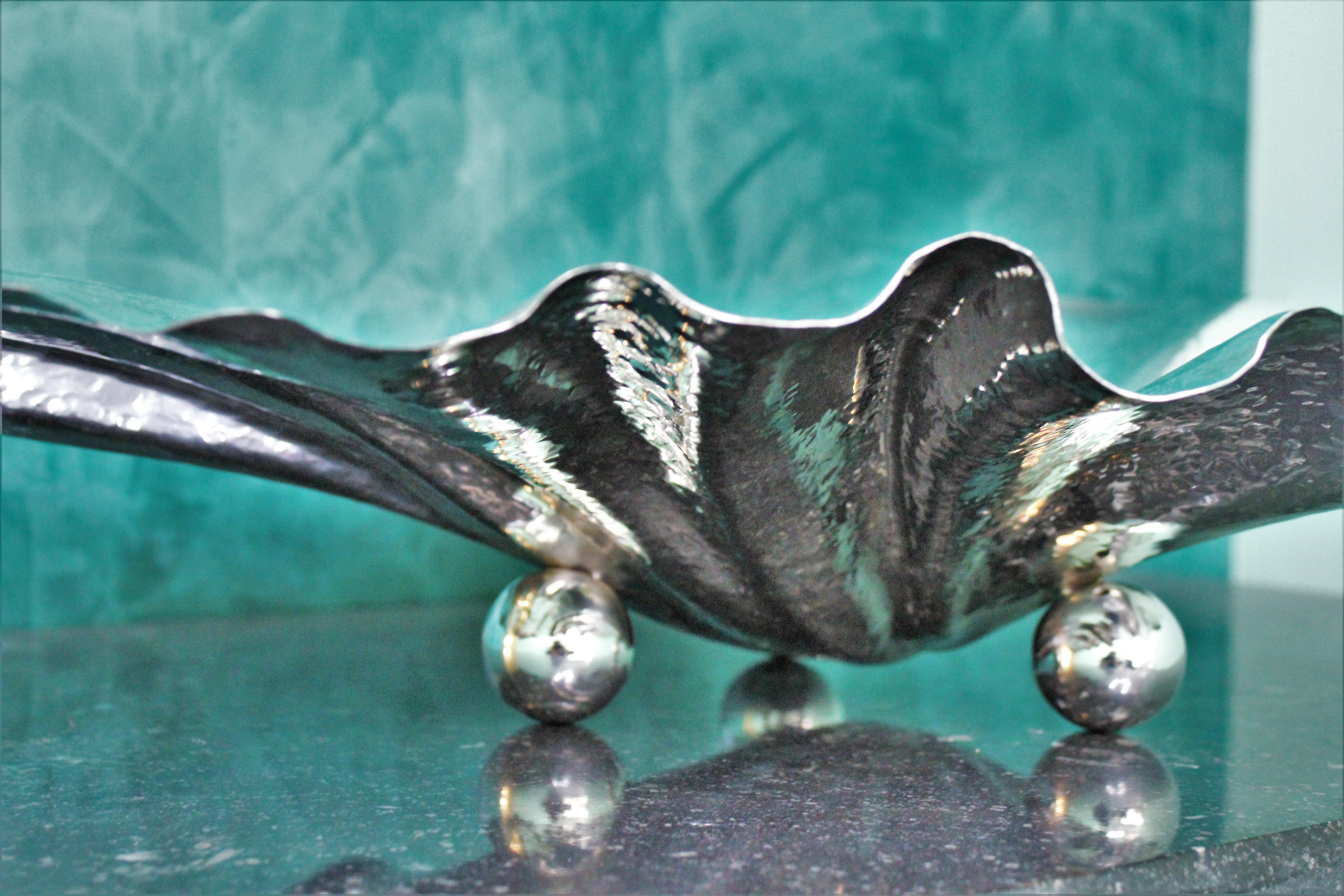 20th Century Art Deco Embossed Hammered Silver Centerpiece, Italy, 1930s For Sale 5