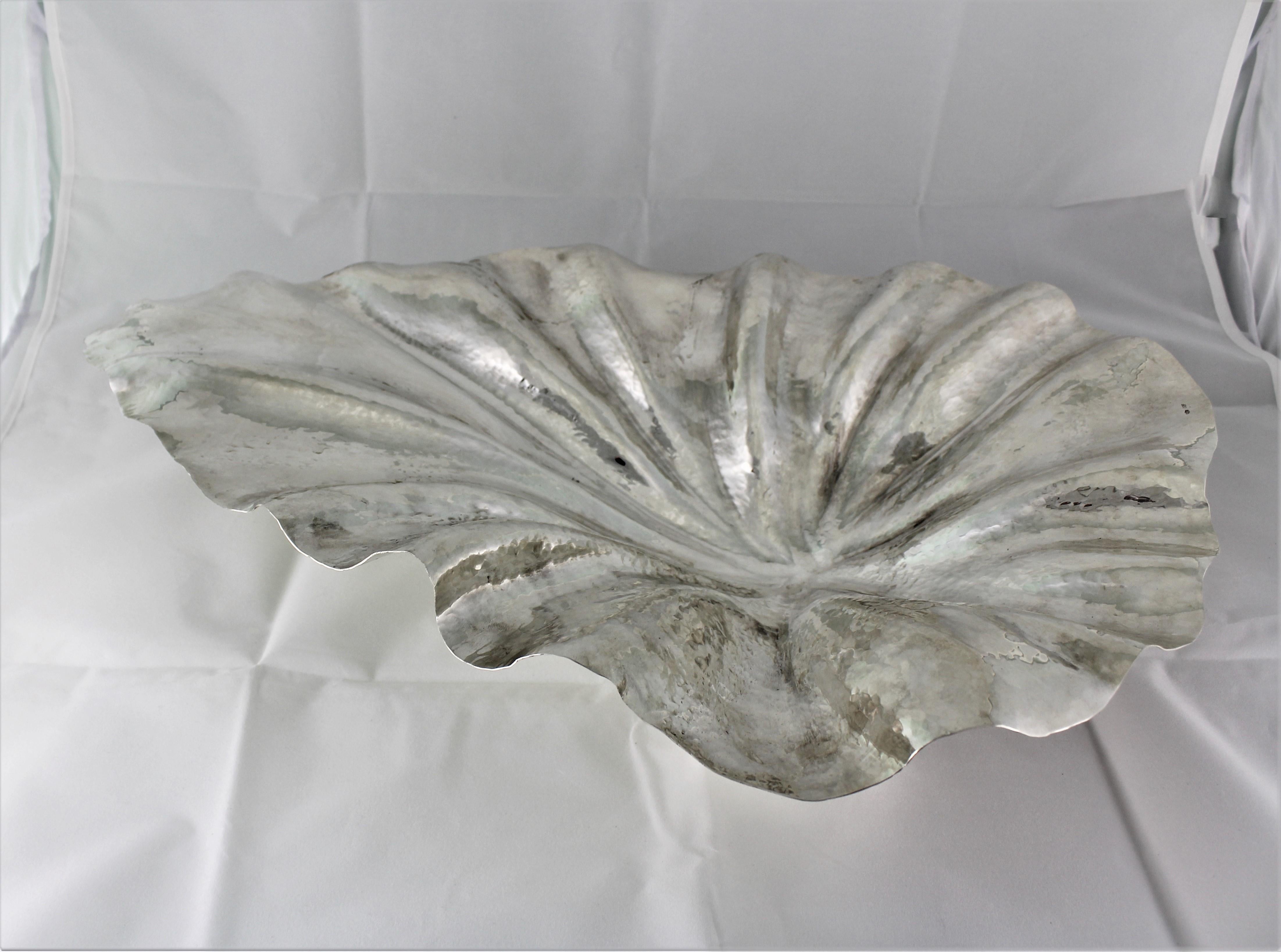Mid-20th Century 20th Century Art Deco Embossed Hammered Silver Centerpiece, Italy, 1930s For Sale