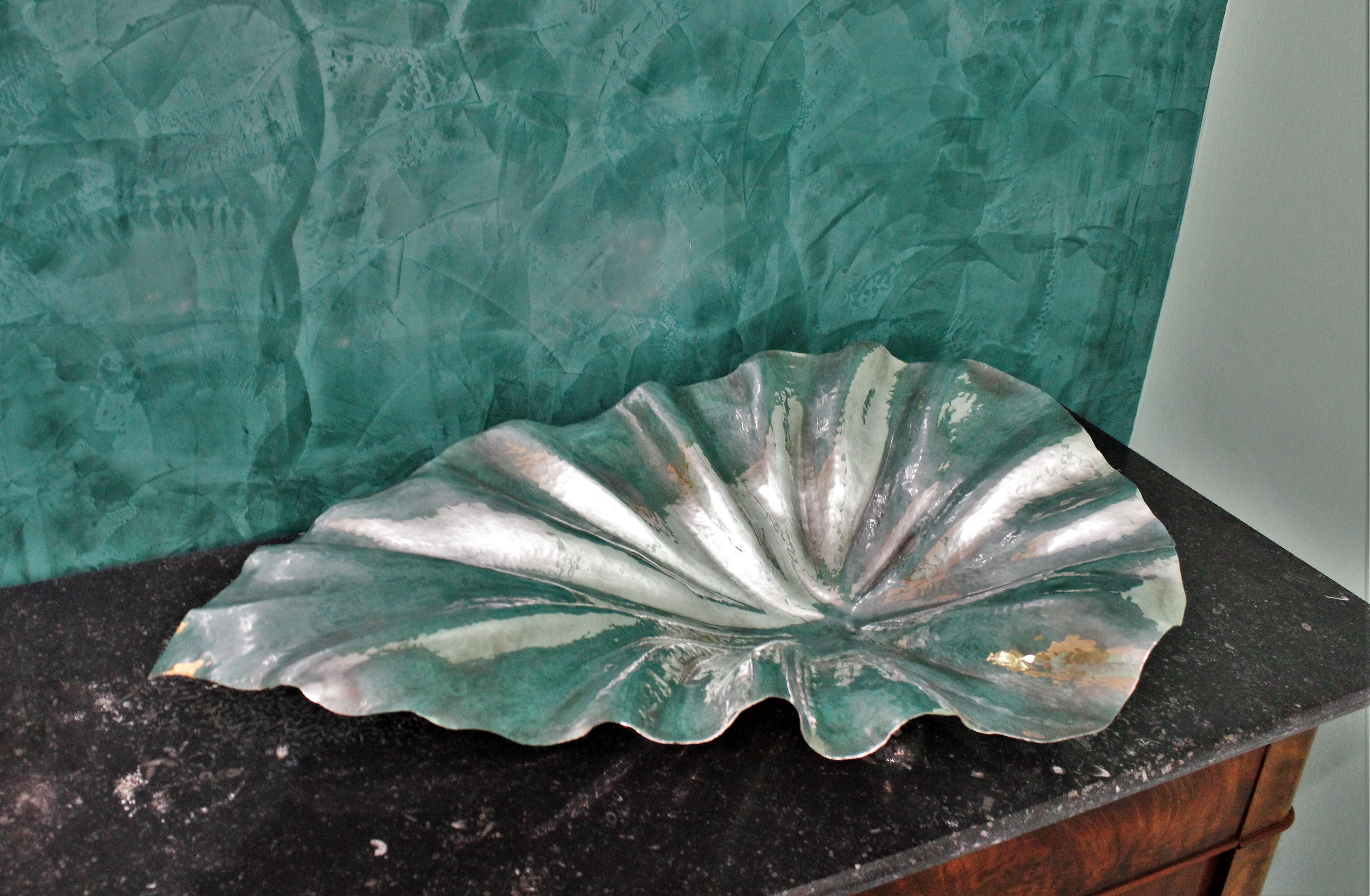 20th Century Art Deco Embossed Hammered Silver Centerpiece, Italy, 1930s For Sale 1