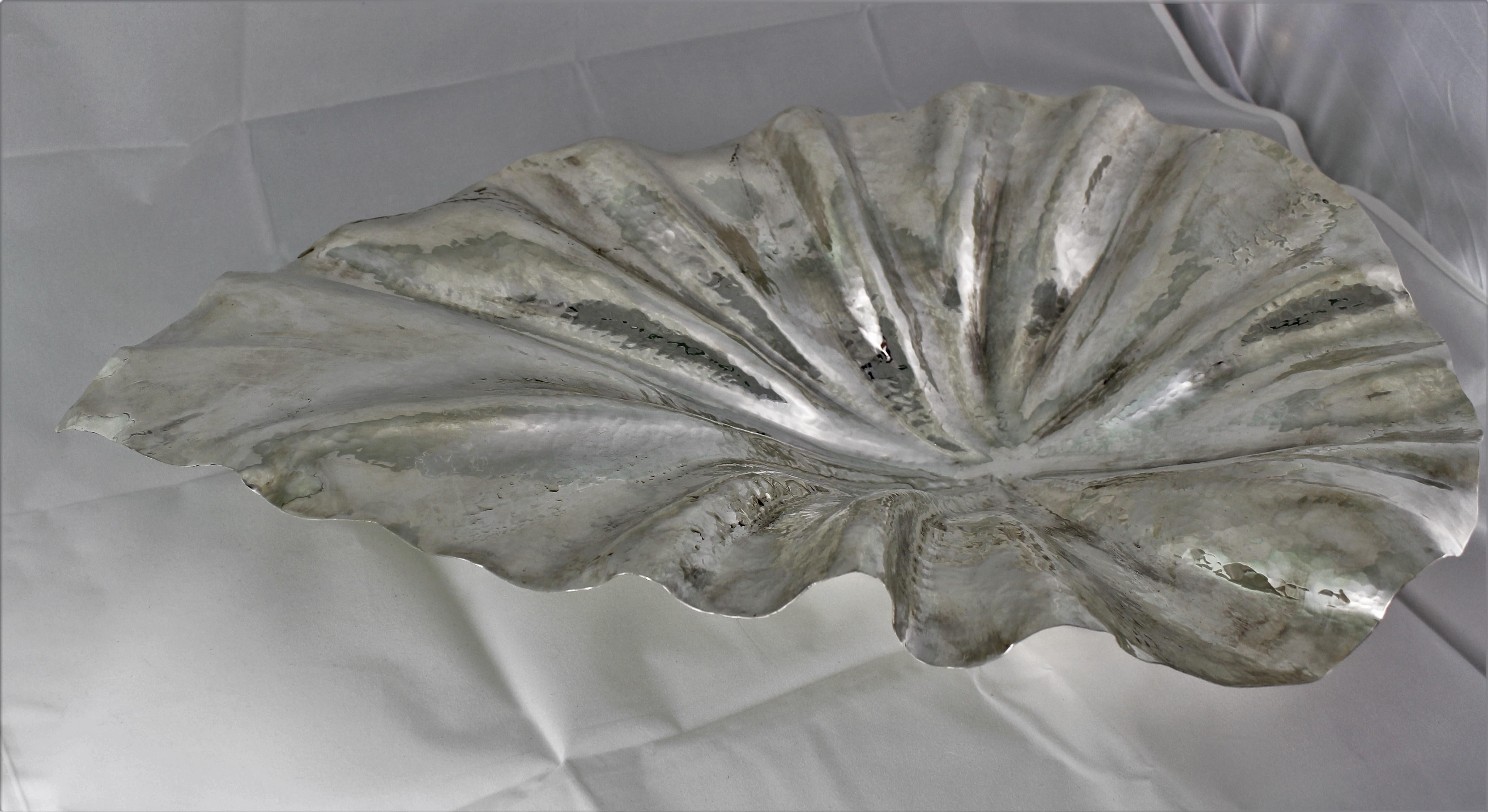 20th Century Art Deco Embossed Hammered Silver Centerpiece, Italy, 1930s For Sale 2