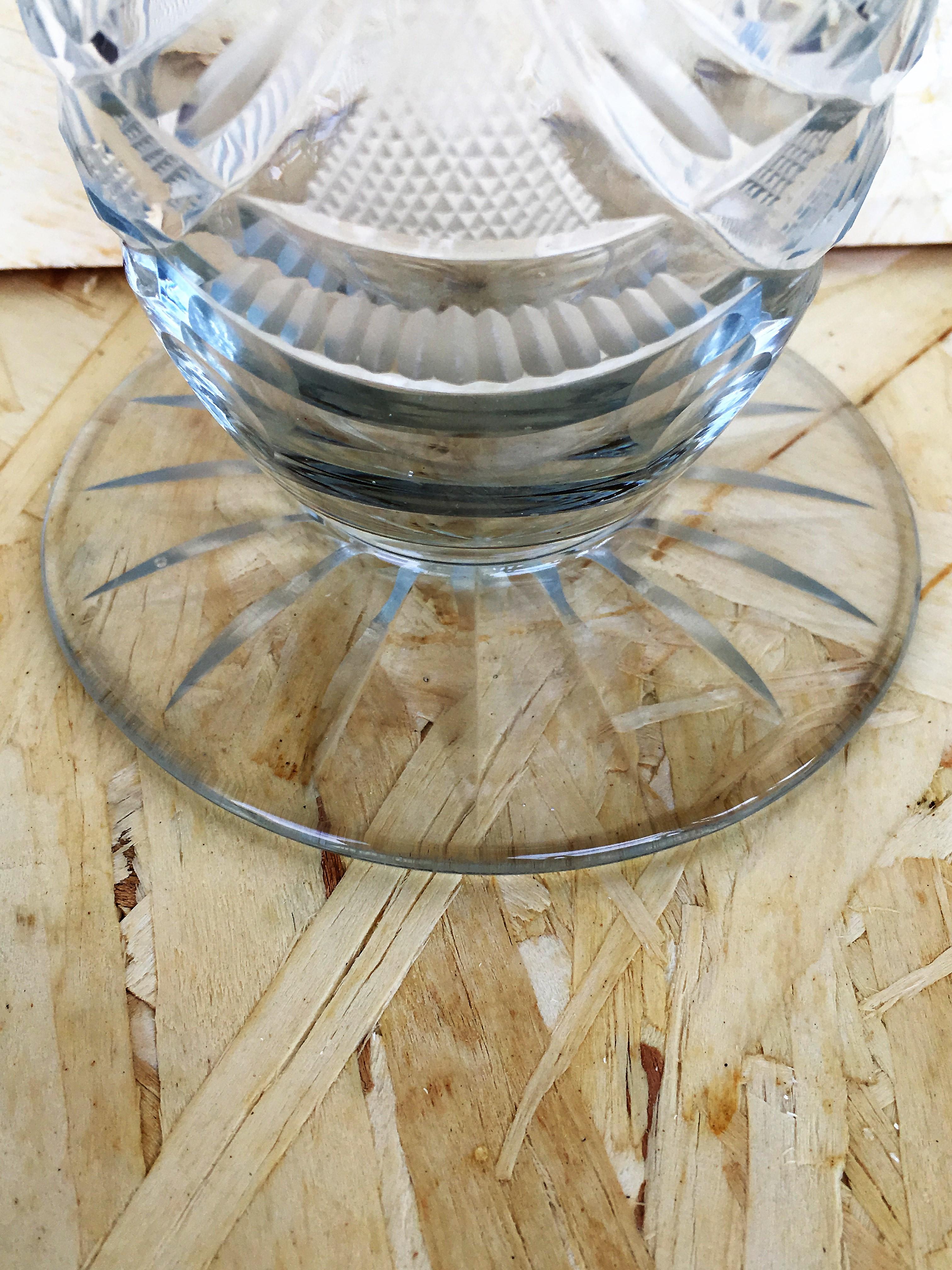 Verre d'art Vase Art déco du 20ème siècle en verre sculpté et gravé avec des motifs ornementaux en vente