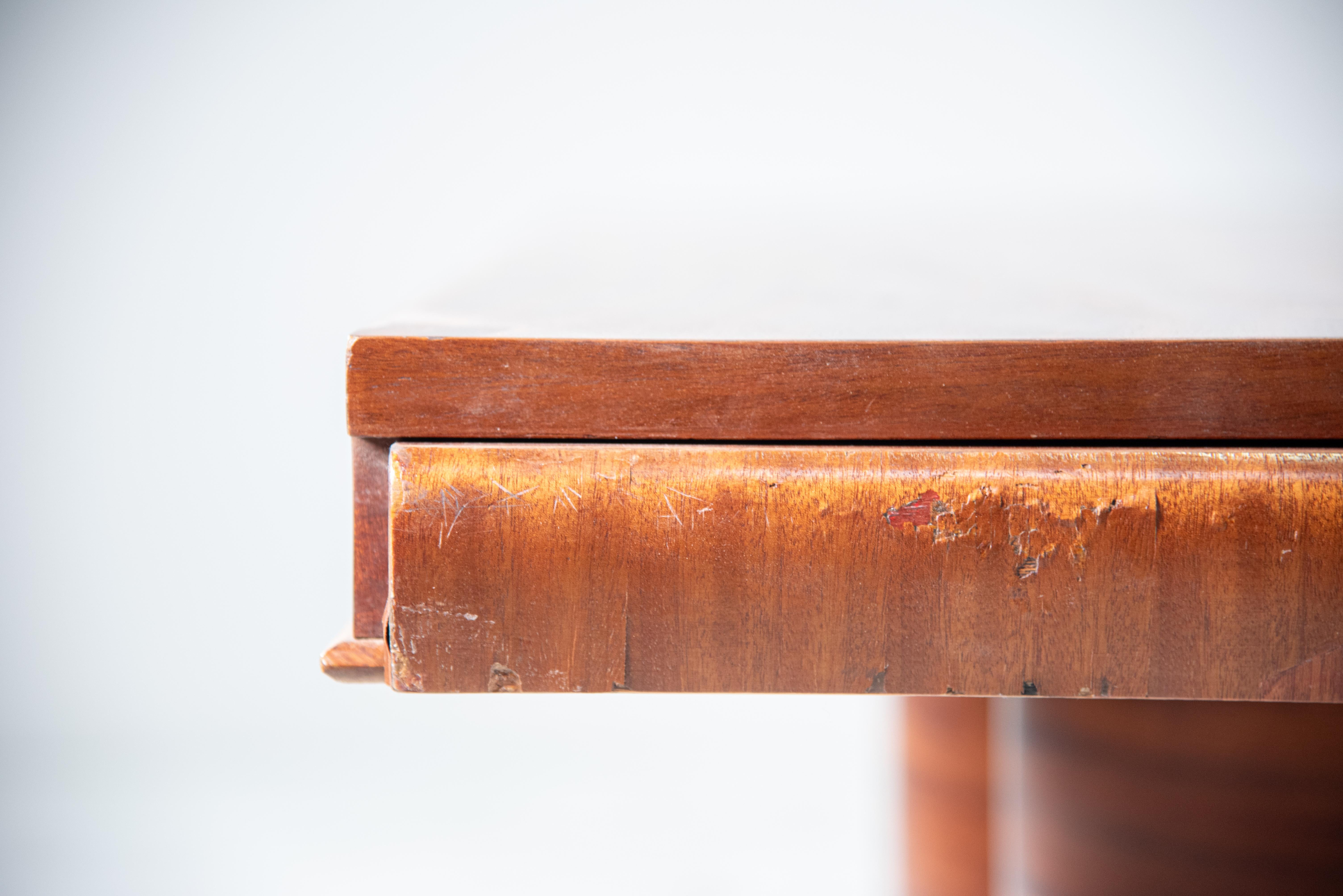 20th Century Art Deco Flamed Mohagany Desk For Sale 4