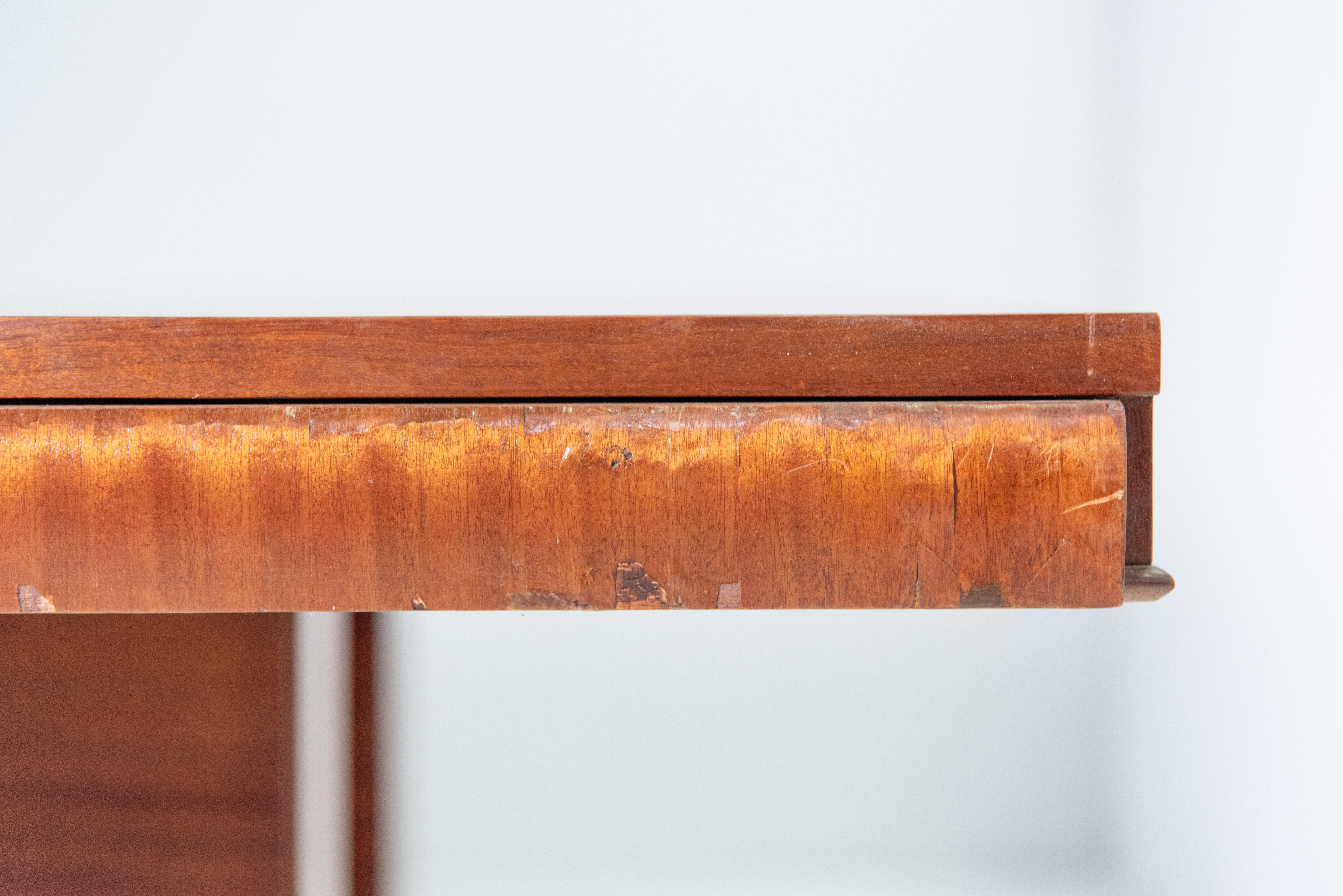 20th Century Art Deco Flamed Mohagany Desk For Sale 5