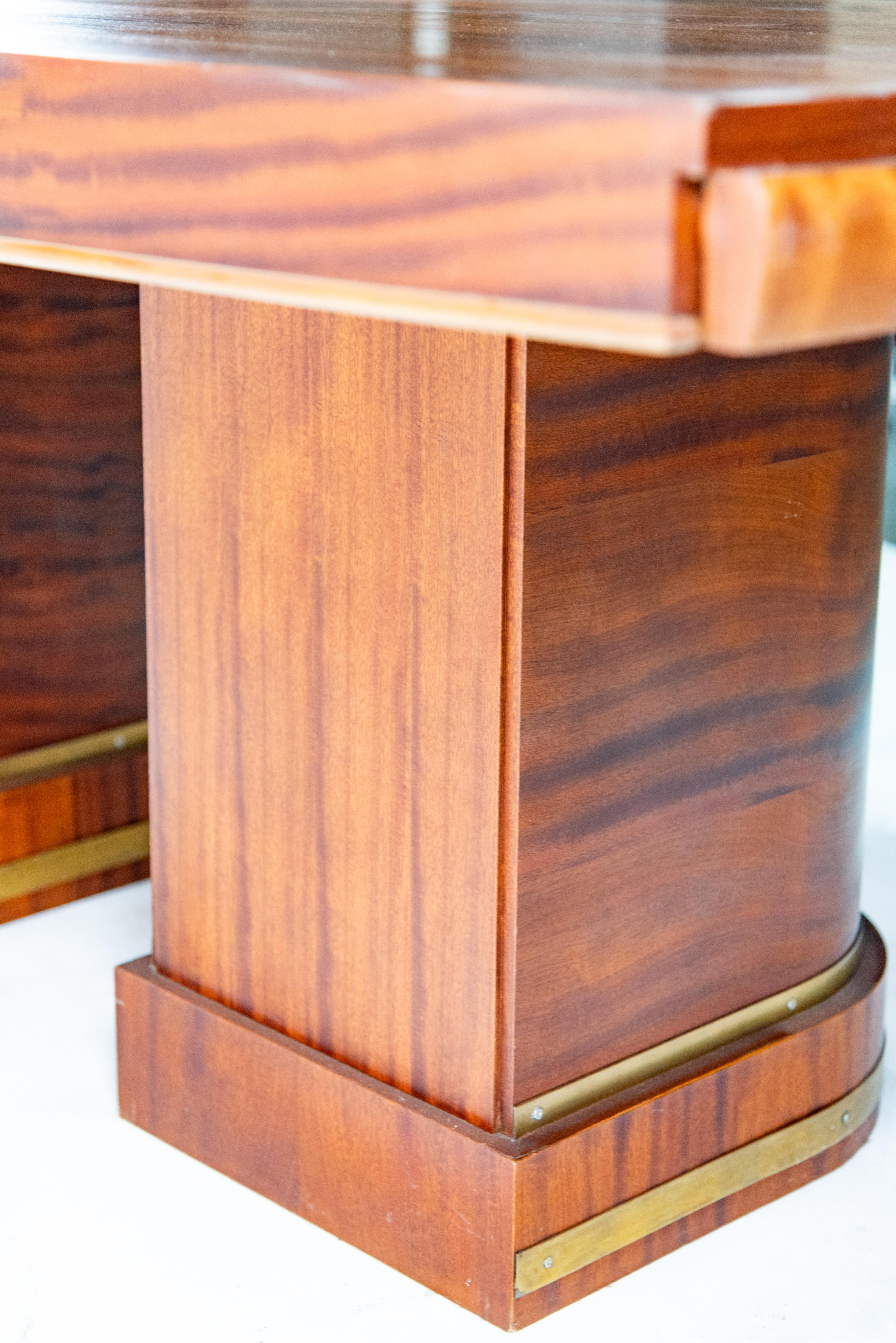 20th Century Art Deco Flamed Mohagany Desk For Sale 8