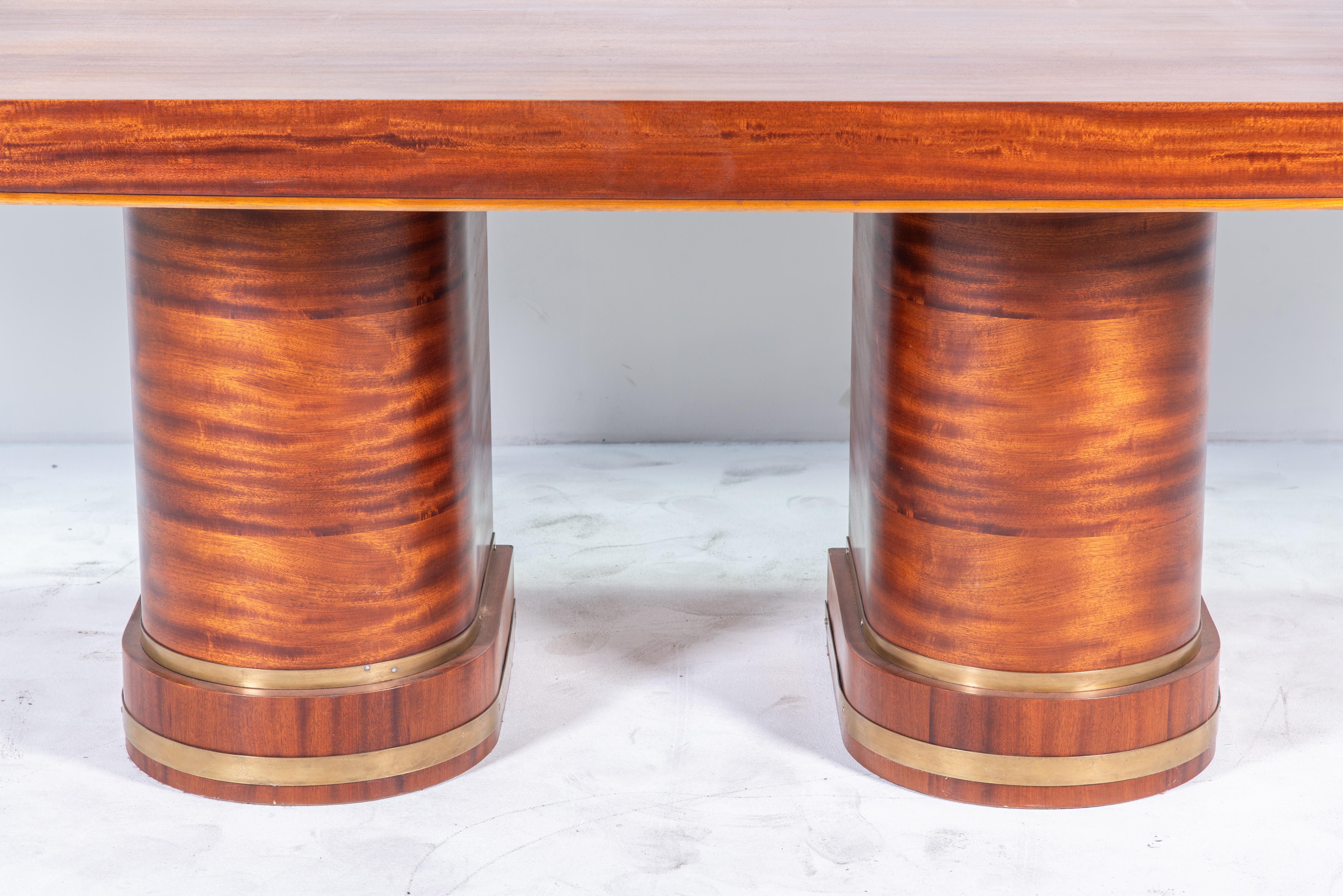 20th Century Art Deco Flamed Mohagany Desk In Good Condition For Sale In Austin, TX