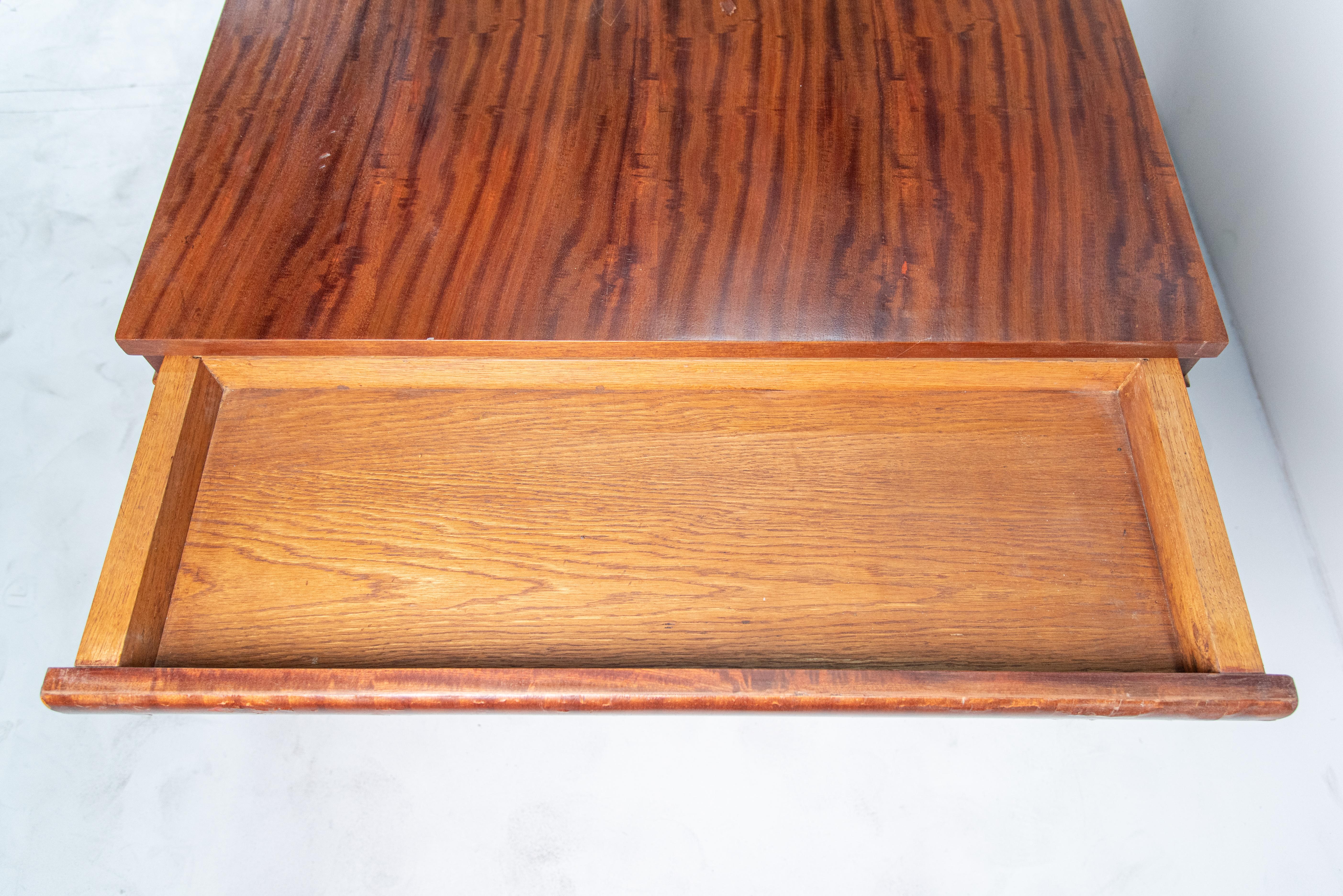 20th Century Art Deco Flamed Mohagany Desk For Sale 2
