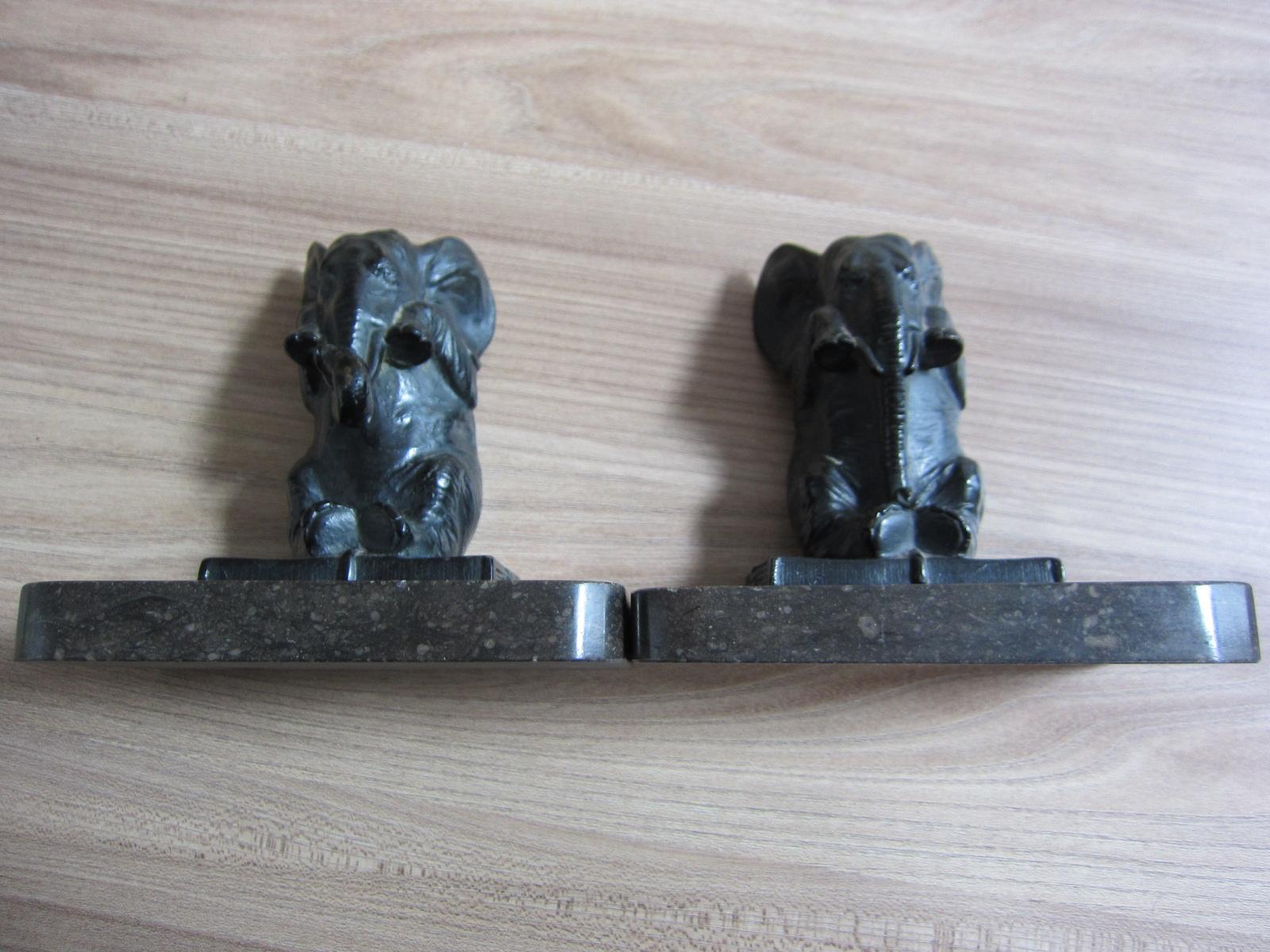 Pareja de sujetalibros Art Decó en forma de  2 elefantes sentados, bronce macizo,Viena 1920, buen estado