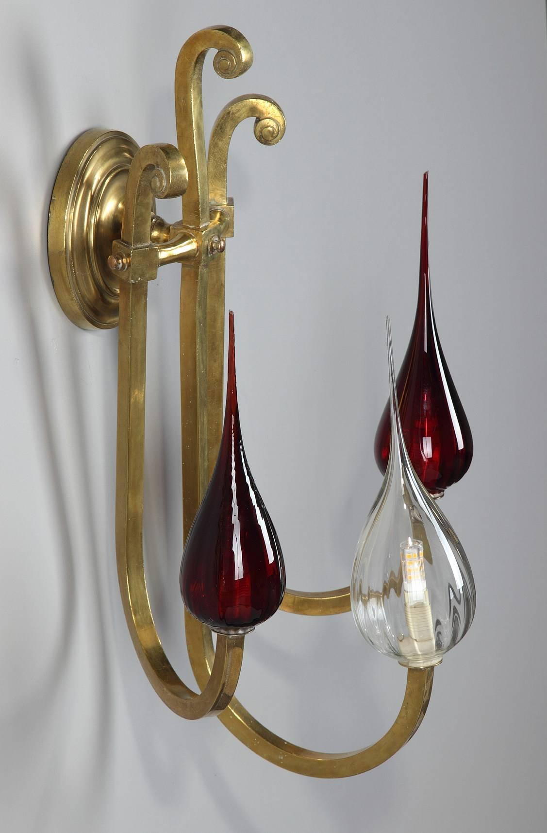 20th Century Art Deco Gilded Brass Sconce with Contemporary Glass Globes For Sale 1
