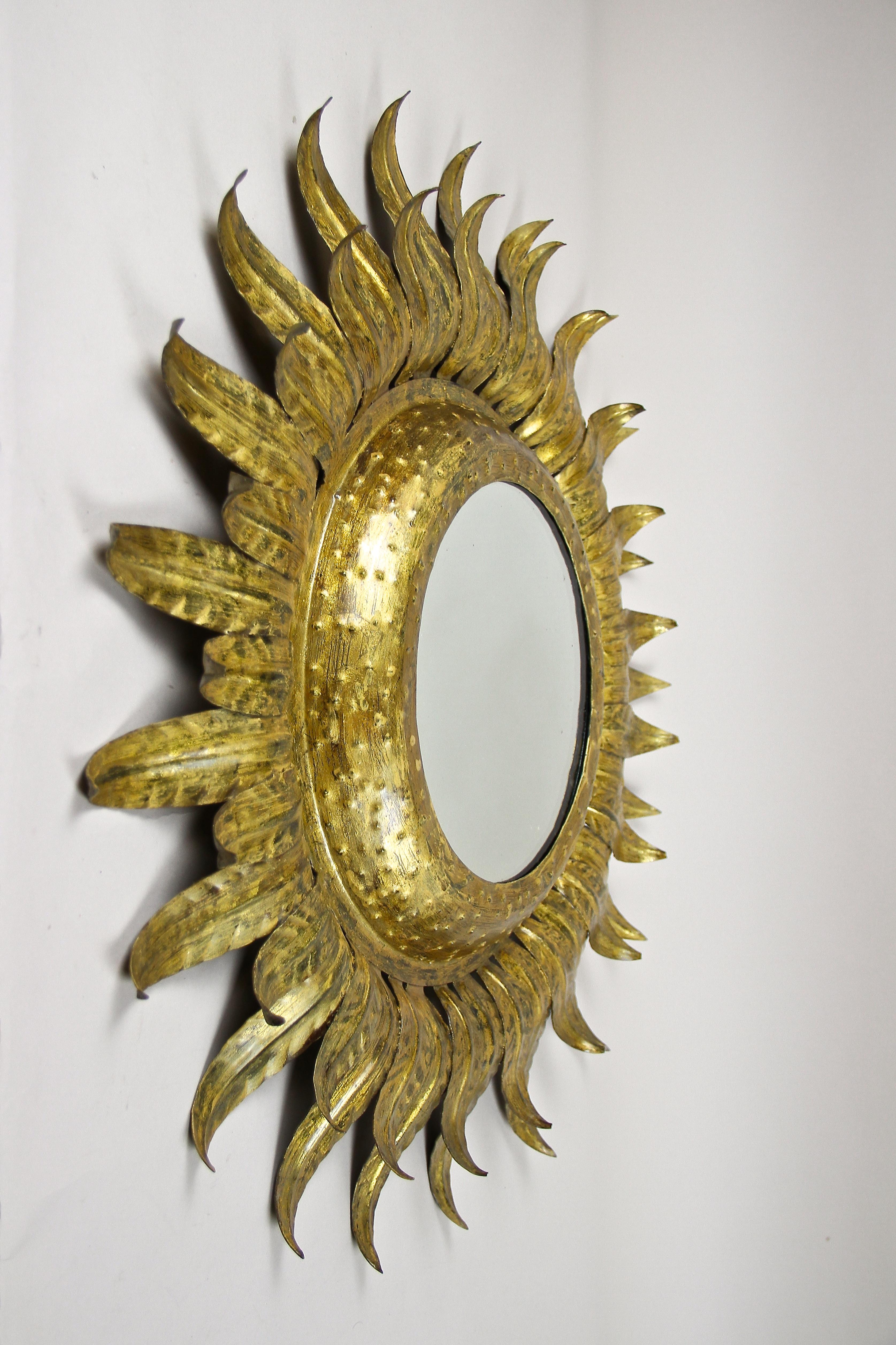 20th Century Art Deco Gilt Sunburst Wall Mirror, France circa 1920 For Sale 2