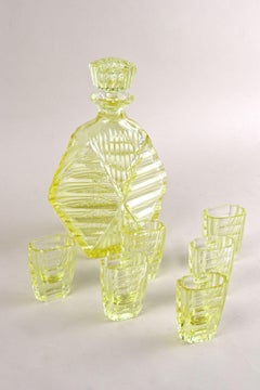 20th Century Art Deco Glass Decanter Set With 6 Shot Glasses, CZ ca. 1920
