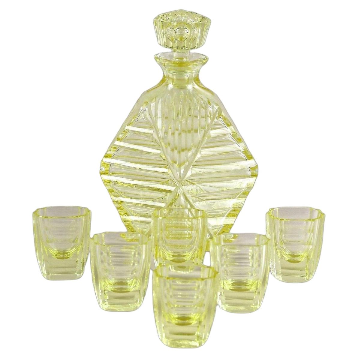 20th Century Art Deco Glass Decanter Set With 6 Shot Glasses, CZ ca. 1920