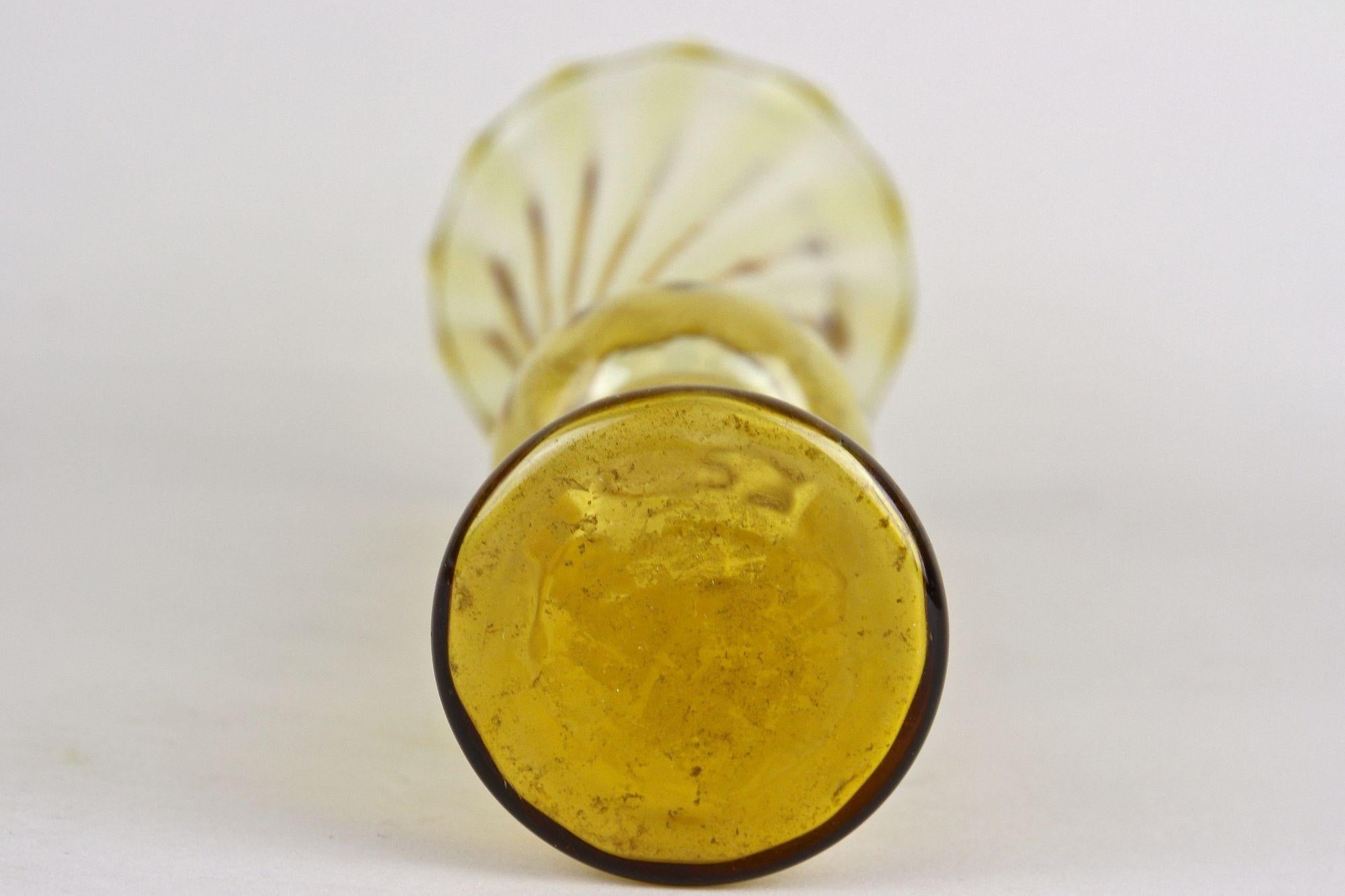 20th Century Art Deco Glass Vase, Amber-Colored, Austria ca. 1920 in vendita 3