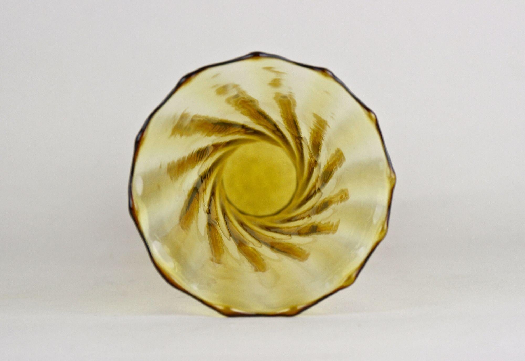 20th Century Art Deco Glass Vase, Amber-Colored, Austria ca. 1920 in vendita 5