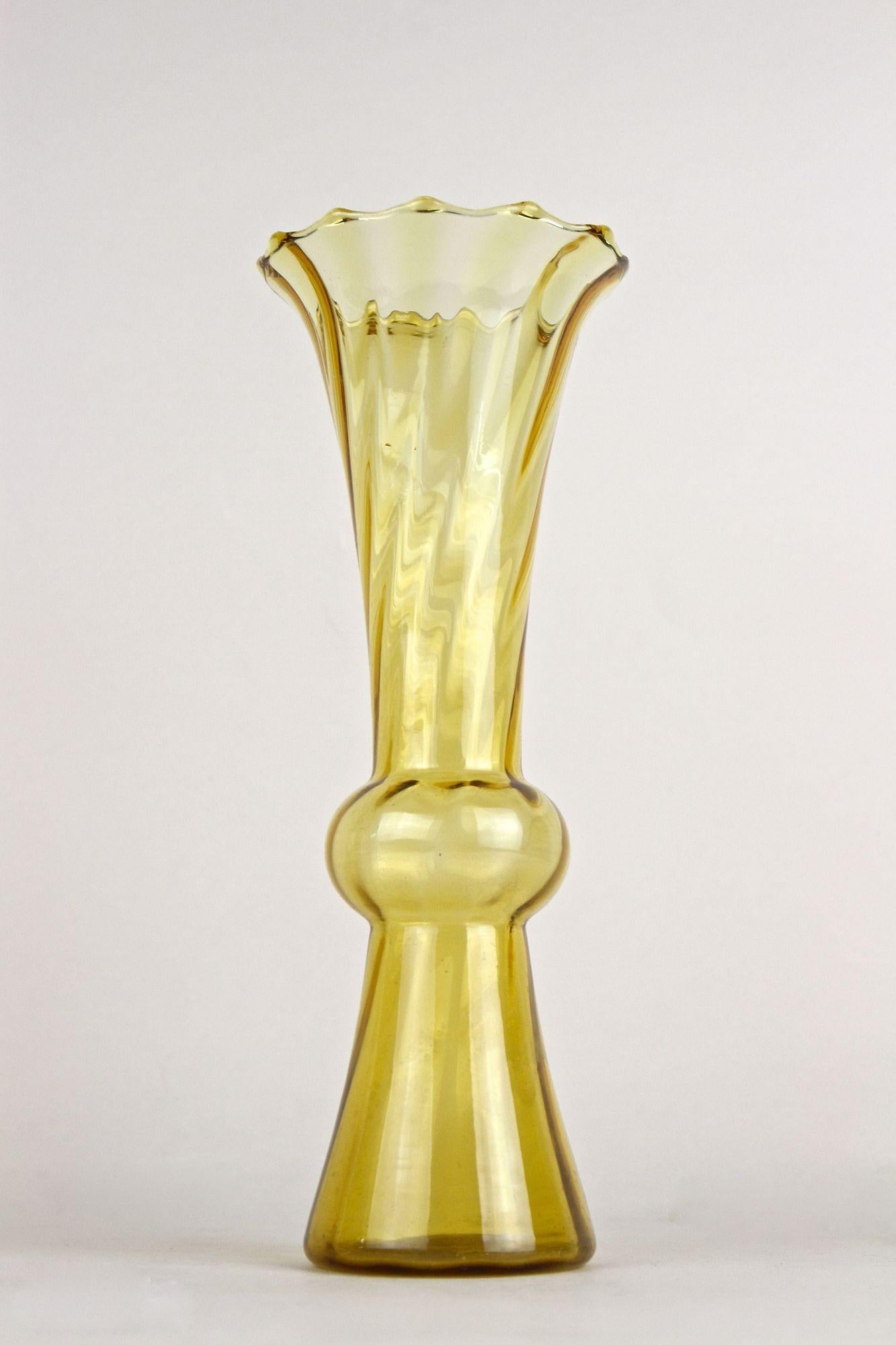 Austriaco 20th Century Art Deco Glass Vase, Amber-Colored, Austria ca. 1920 in vendita