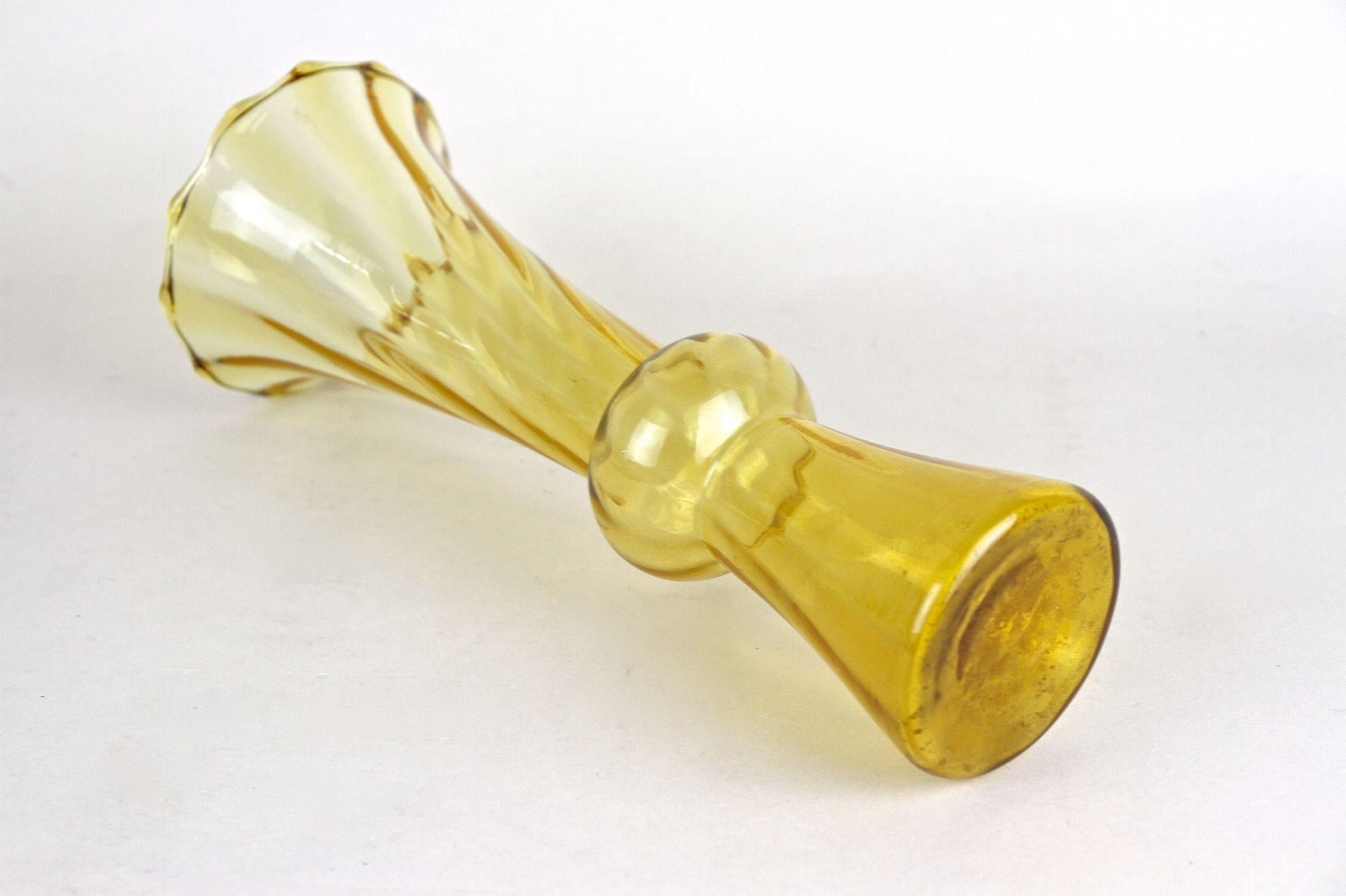 Vetro 20th Century Art Deco Glass Vase, Amber-Colored, Austria ca. 1920 in vendita